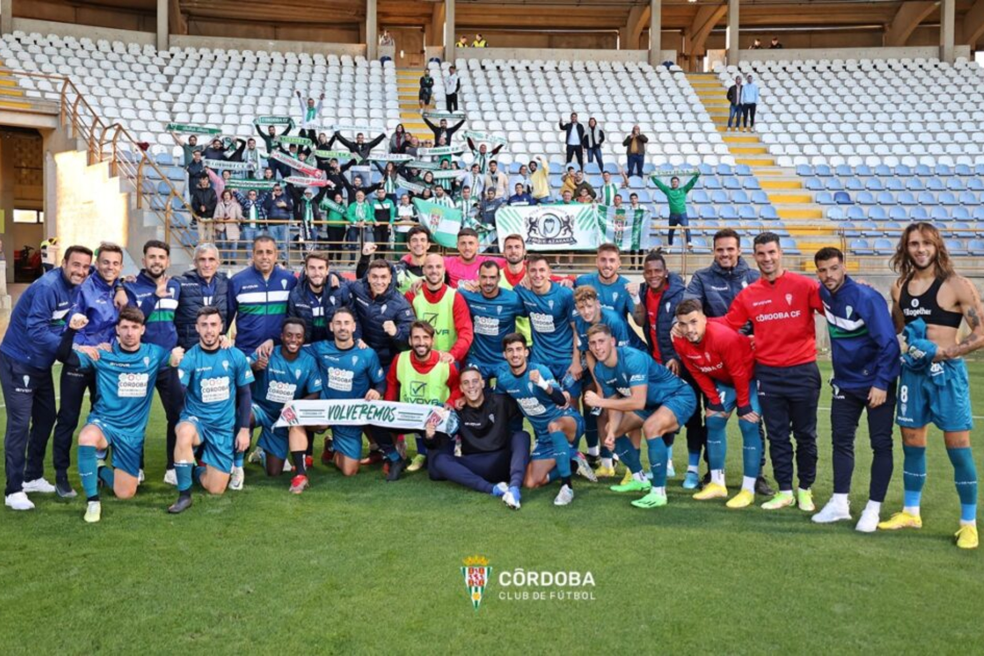 Los jugadores del Córdoba celebran la victoria ante la Cultural en el Reino de León. cordobacf.com