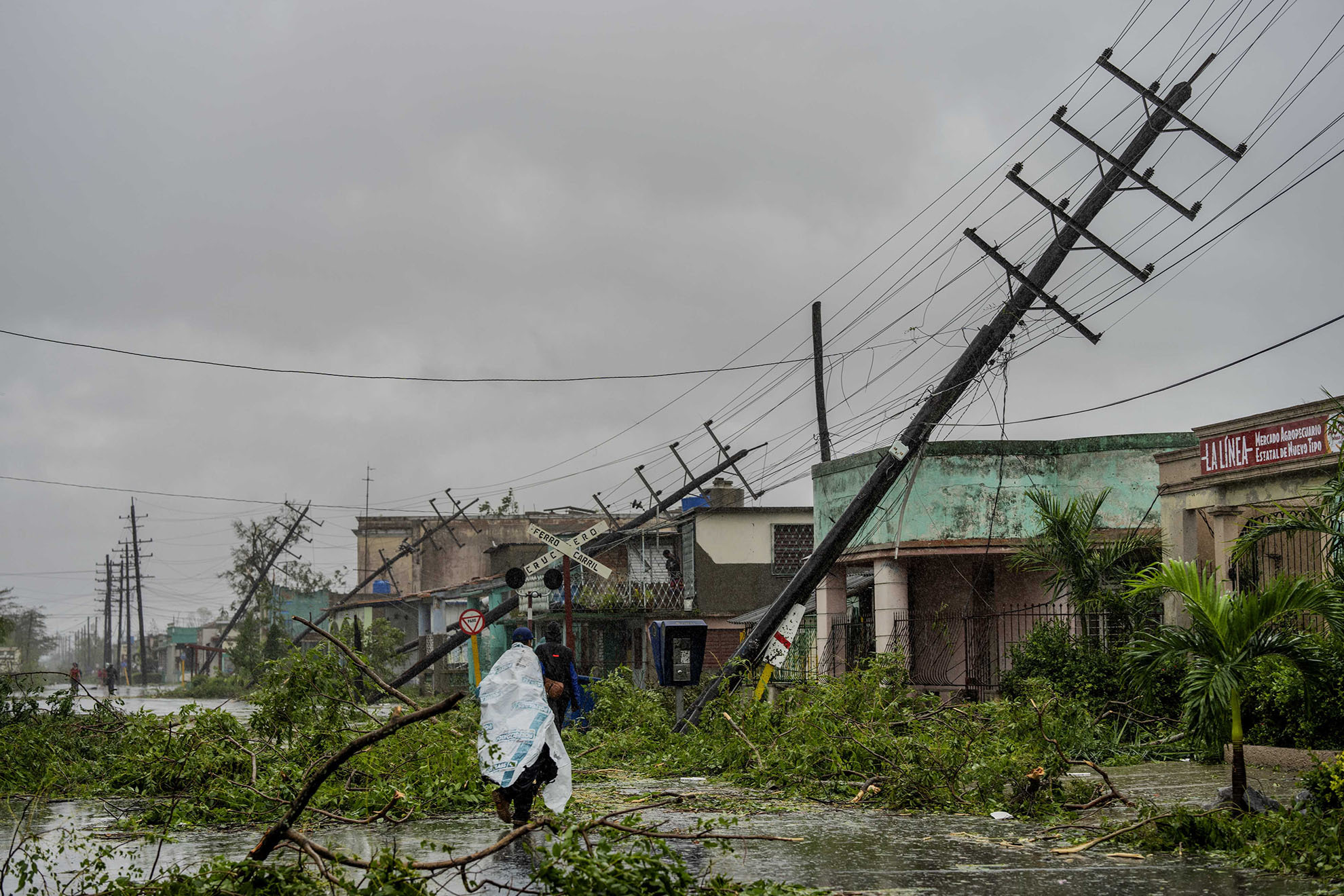Paso del Huracán Ian, Fase 3, afecta a toda la Isla de Cuba; mira los daños y qué sigue. AP