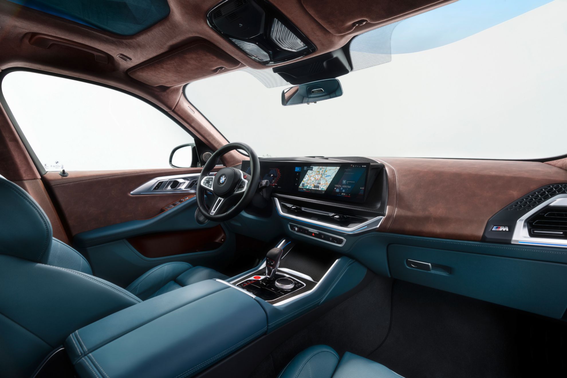 El interior sigue la lnea de los BMW ms recientes: el i7 y el iX.
