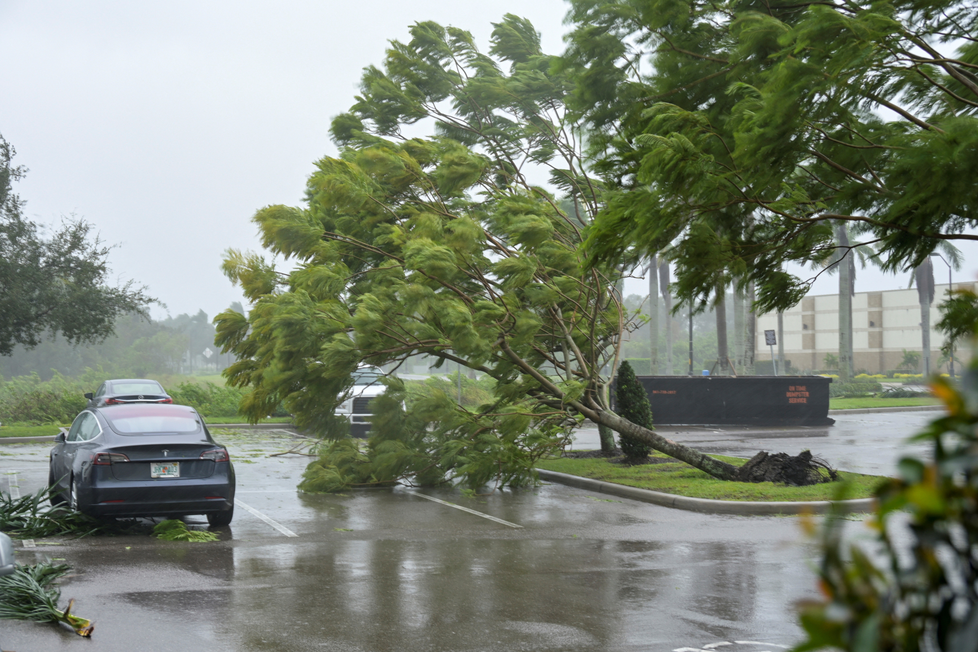 Así fue la llegada del Huracán Ian a Florida: mira todo lo que genera su poder destructivo. | Reuters
