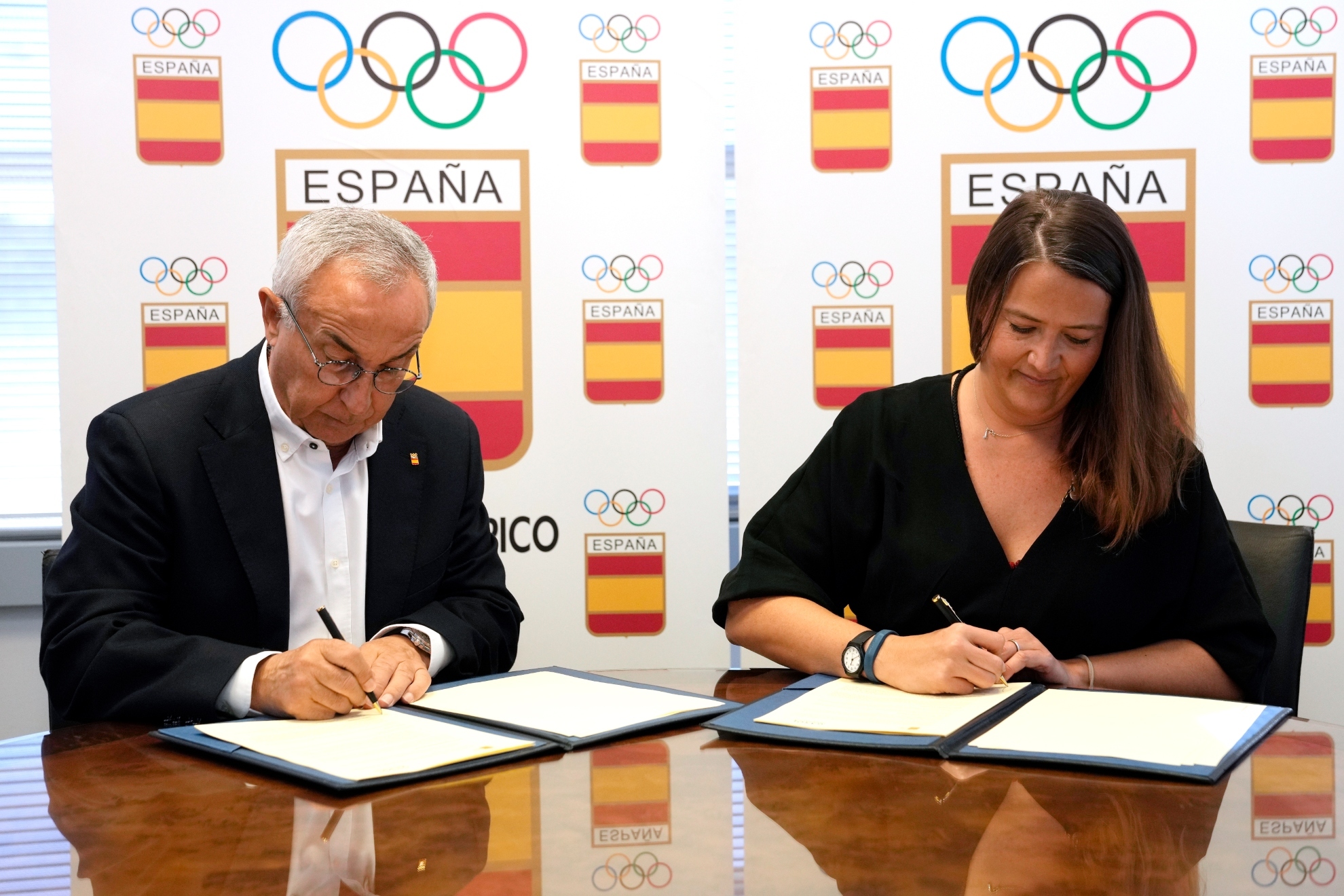 Alejandro Blanco, presidente del Comité Olímpico Español, y Carlota Ribes, directora ejecutiva Gasol Foundation Europa / GASOL FOUNDATION