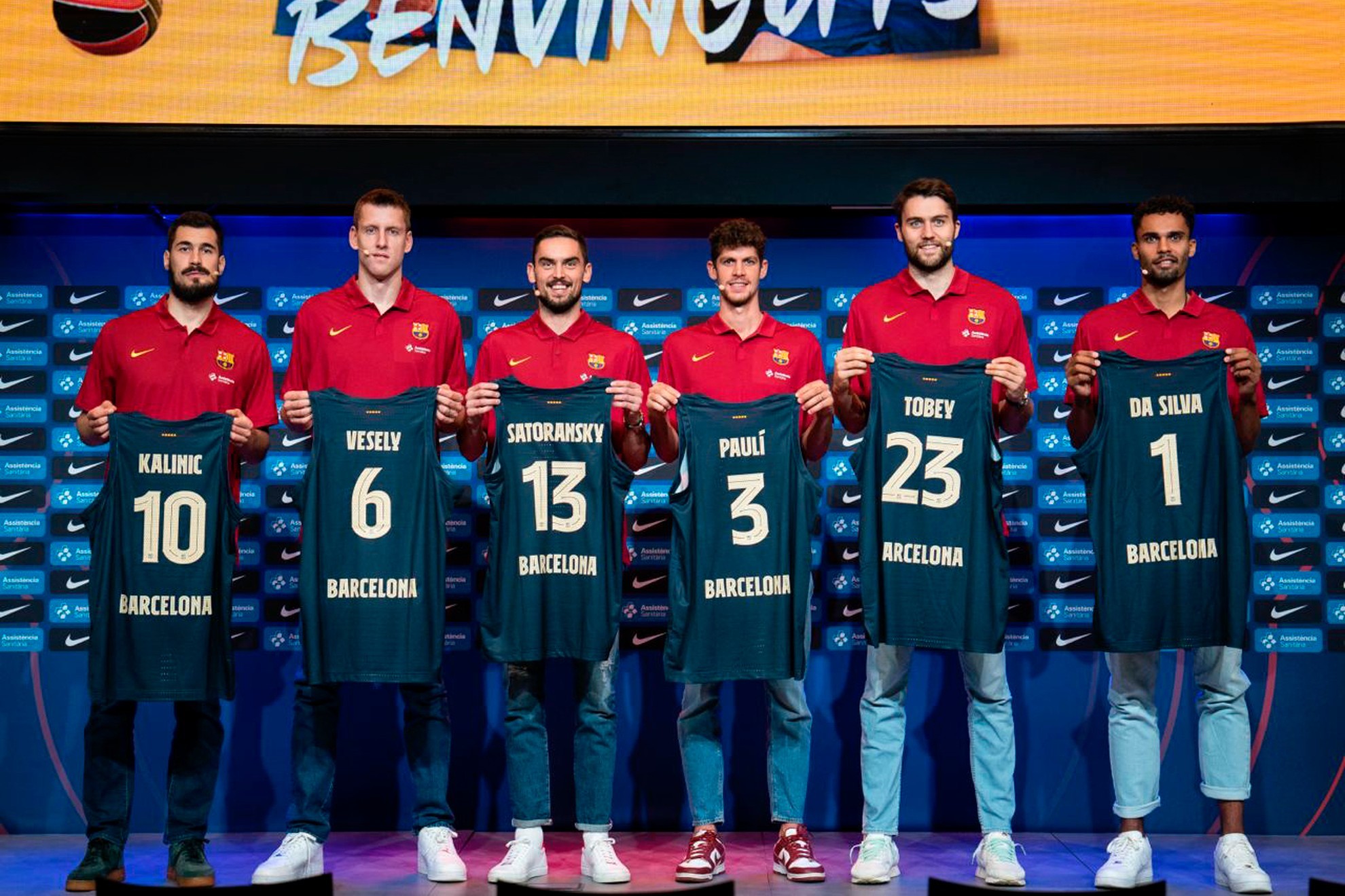 Kalinic, Vesely, Satoransky, Paulí, Tobey y Da Silva, los seis fichajes del Barcelona, en su presentación. FCB
