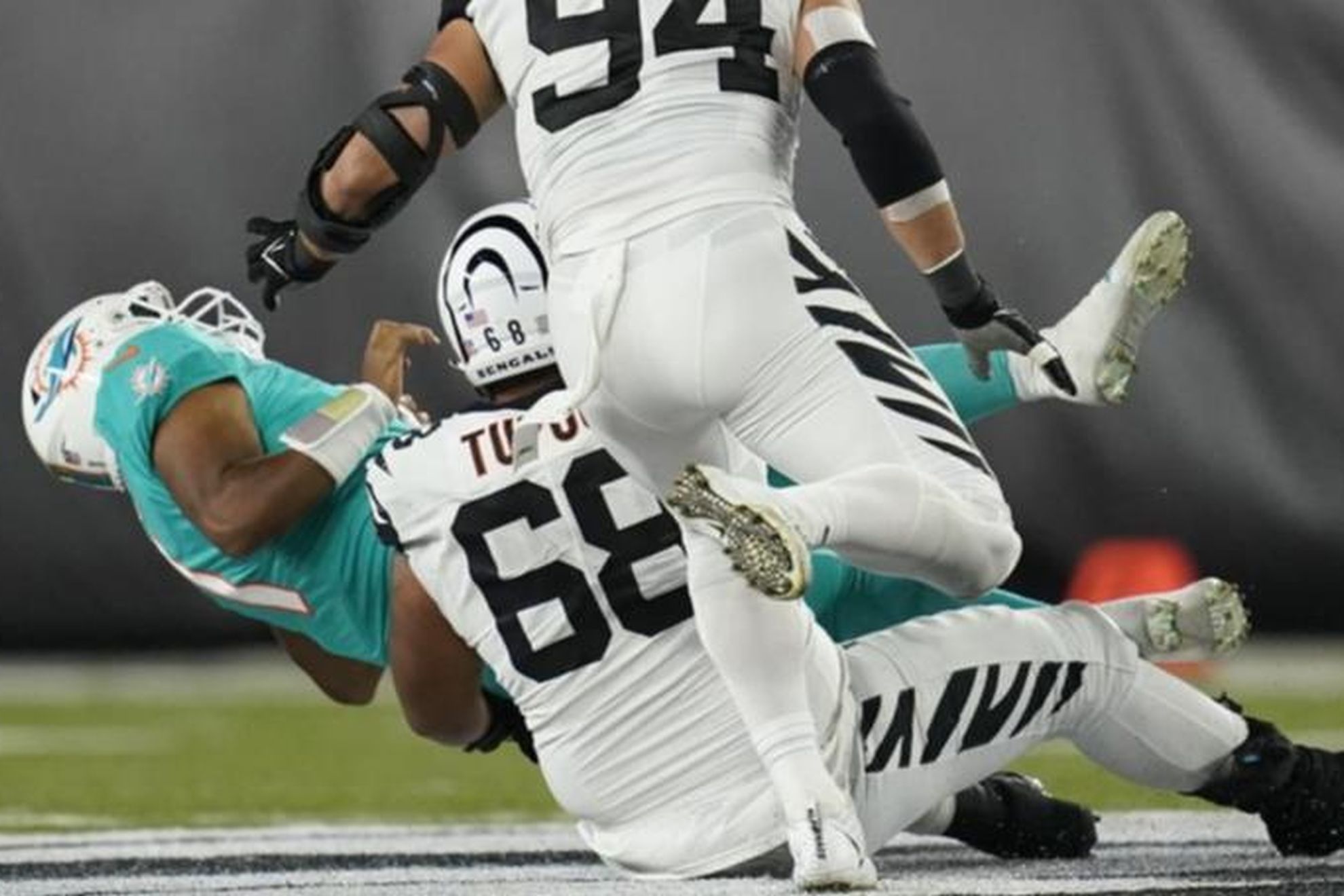 Tua Tagovailoa's injury in Dolphins vs Bengals / AP