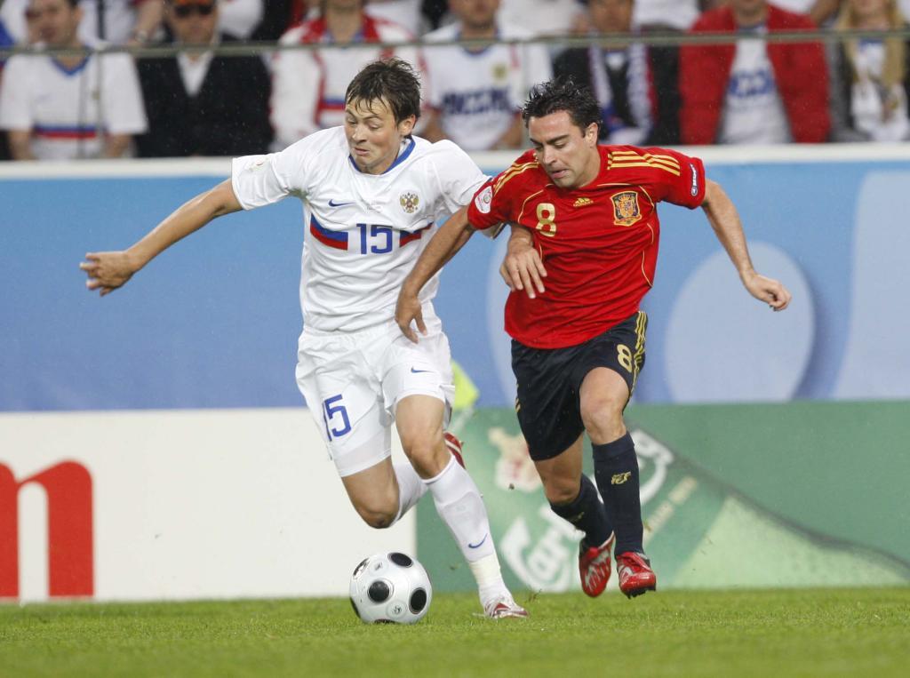 Bilyaletdinov with Xavi in ​​the Euro 2008 semifinal / Pablo Garc