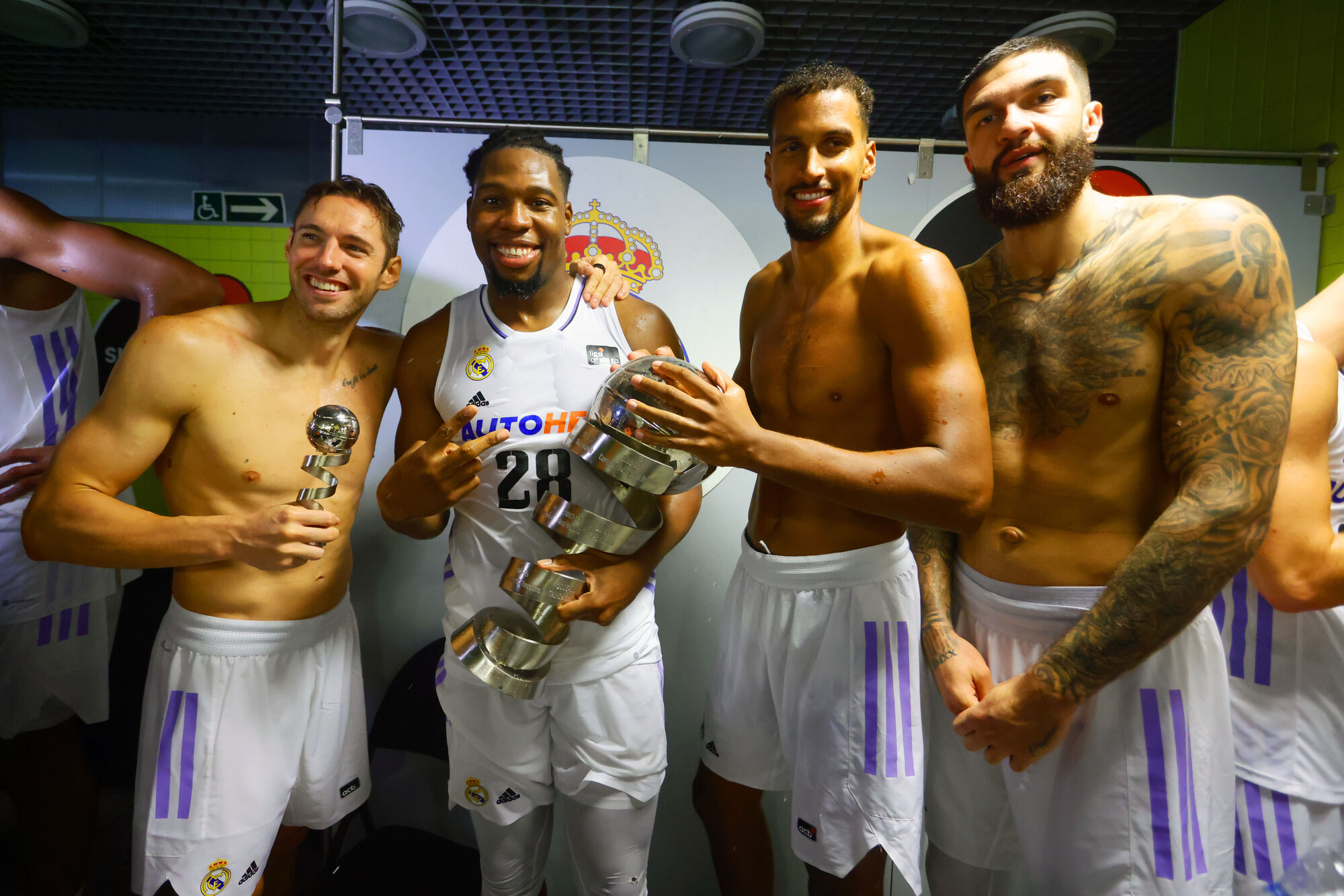 Causeur, Yabusele, Cornelie y Poirier posan tras ganar la Supercopa con el Madrid / ACB PHOTO