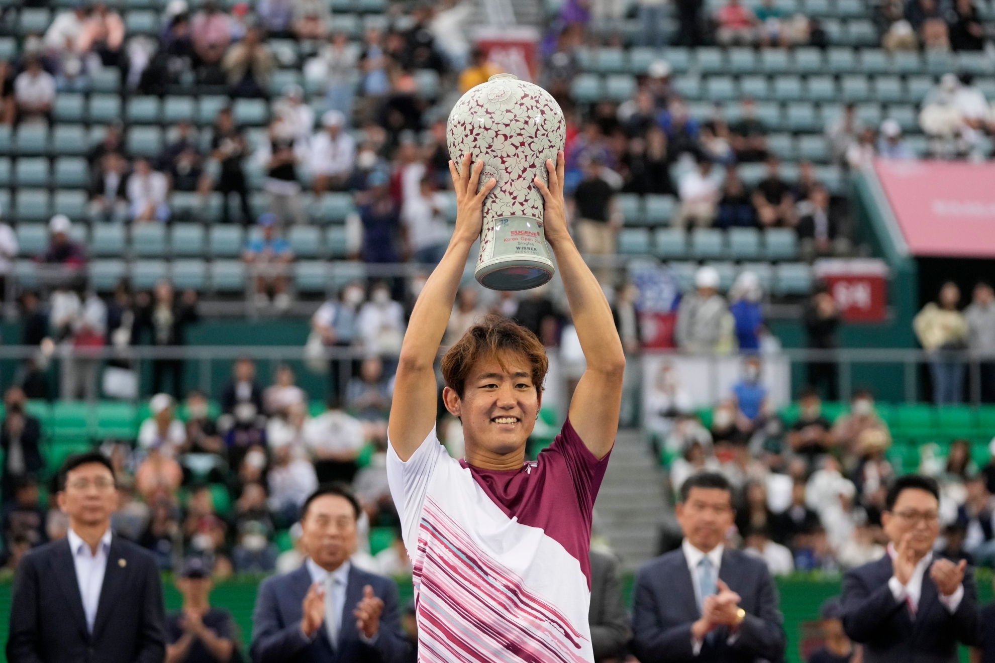 El japonés Nishioka gana el torneo de Seúl