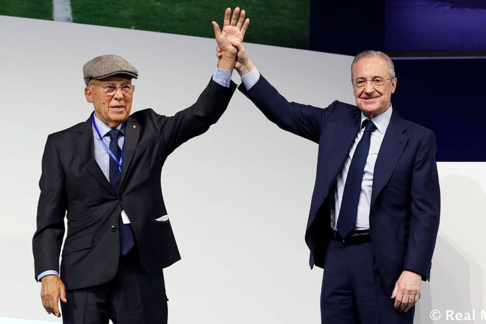Amancio Amaro, junto a Florentino Pérez en la Asamblea del Real Madrid. REALMADRID