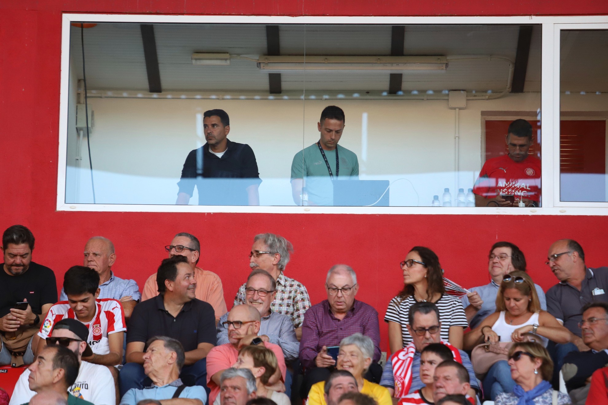 Míchel vio el partido desde la grada al cumplir sanción tras su expulsión ante el Betis / Marti Artalejo