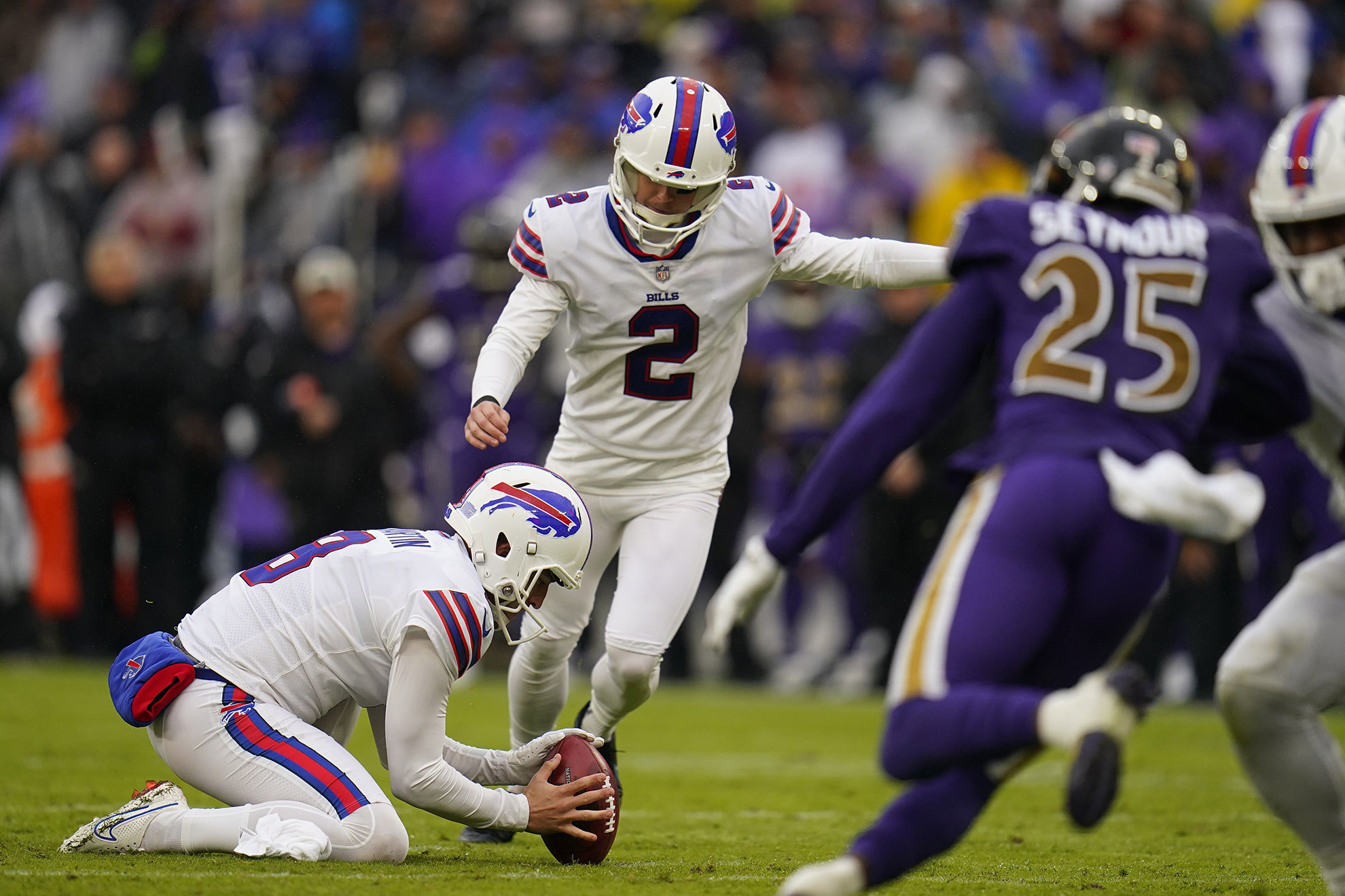 Tyler Bass conecta un gol de campo de 21 yardas por los Bills. | AP