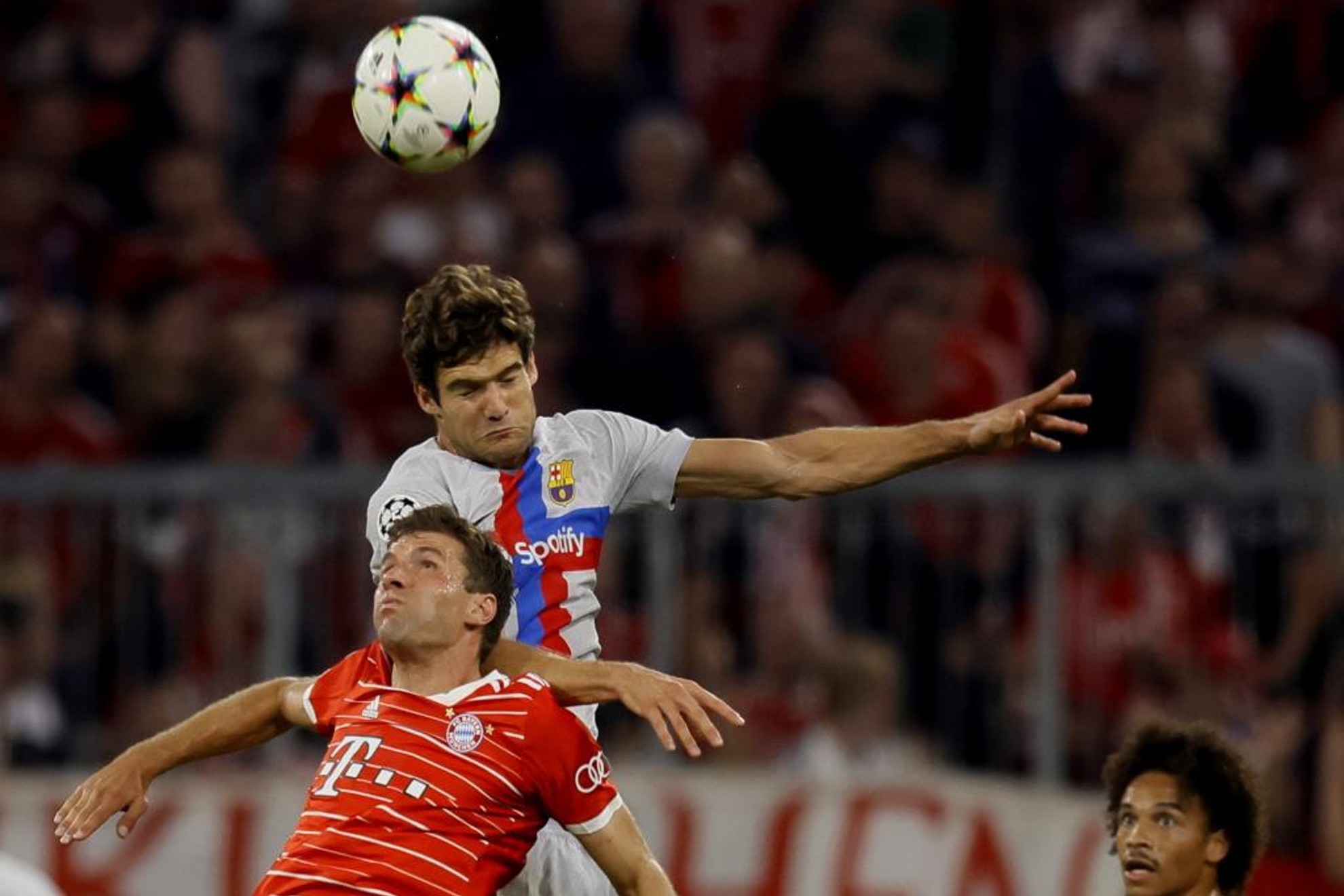 Marcos Alonso, en el encuentro contra el Bayern. EFE
