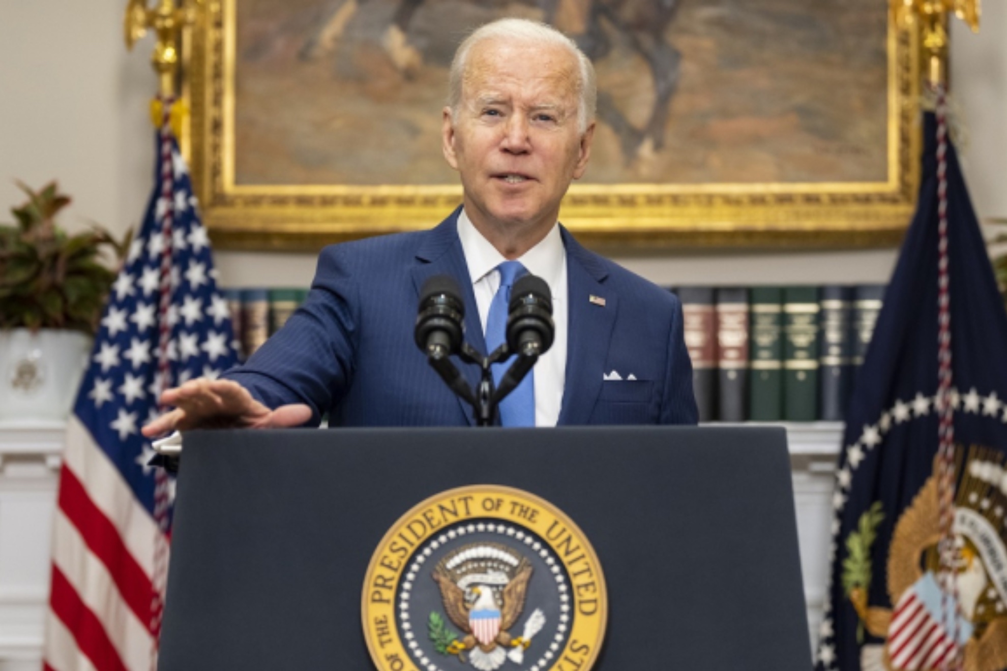 Joe Biden se vuelve a despistar: Esta vez el micro le juega una mala pasada