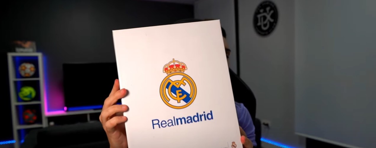Descubre el contenido de la caja que el Real Madrid ha enviado a DjMaRiiO.