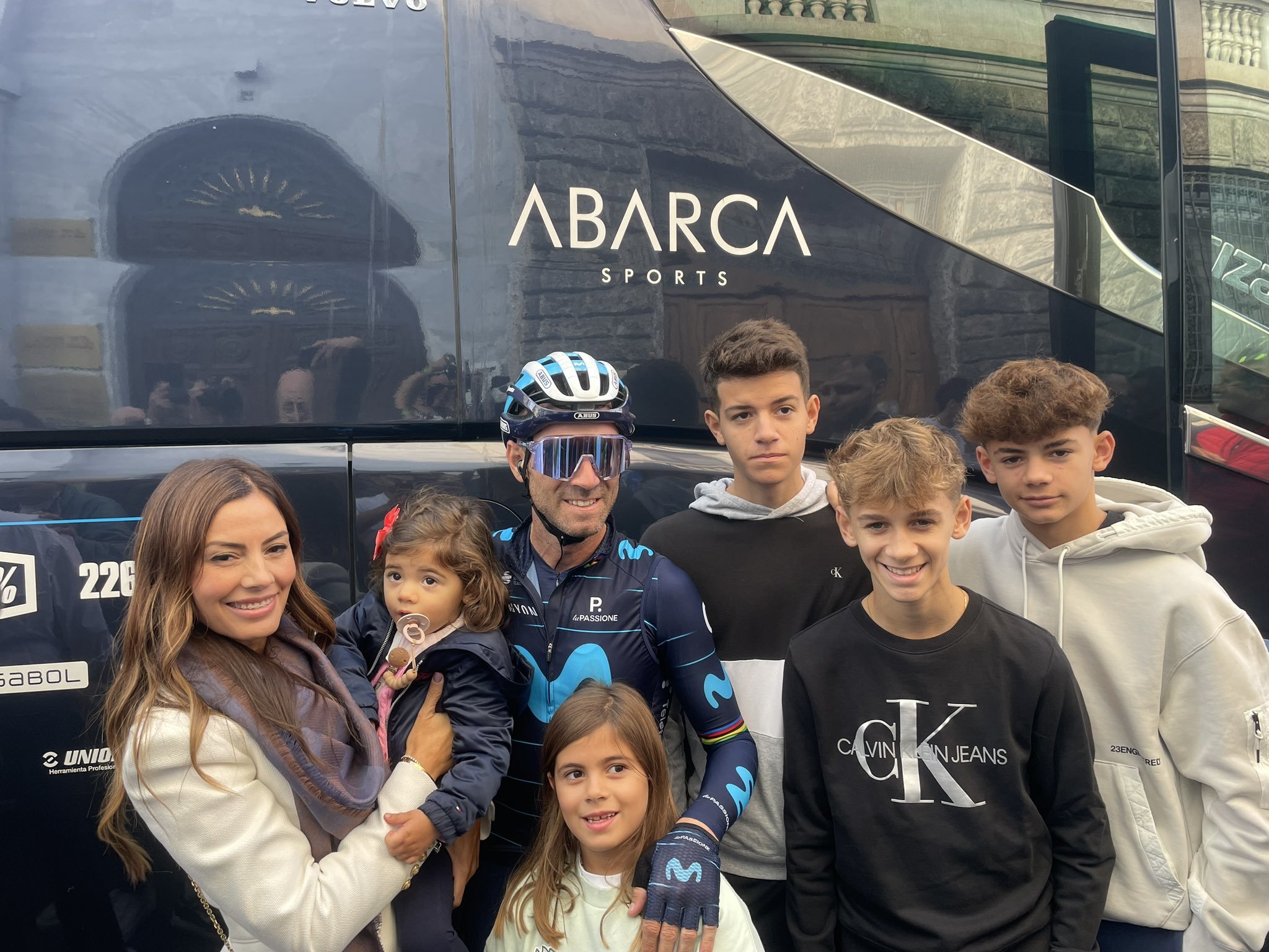Valverde, junto a Natalia y sus cinco hijos