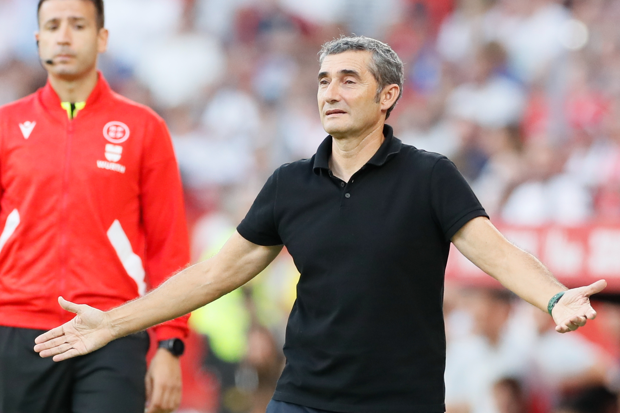 Ernesto Valverde sigue el encuentro entre el Sevilla y el Athletic Club. | EFE/José Manuel Vidal