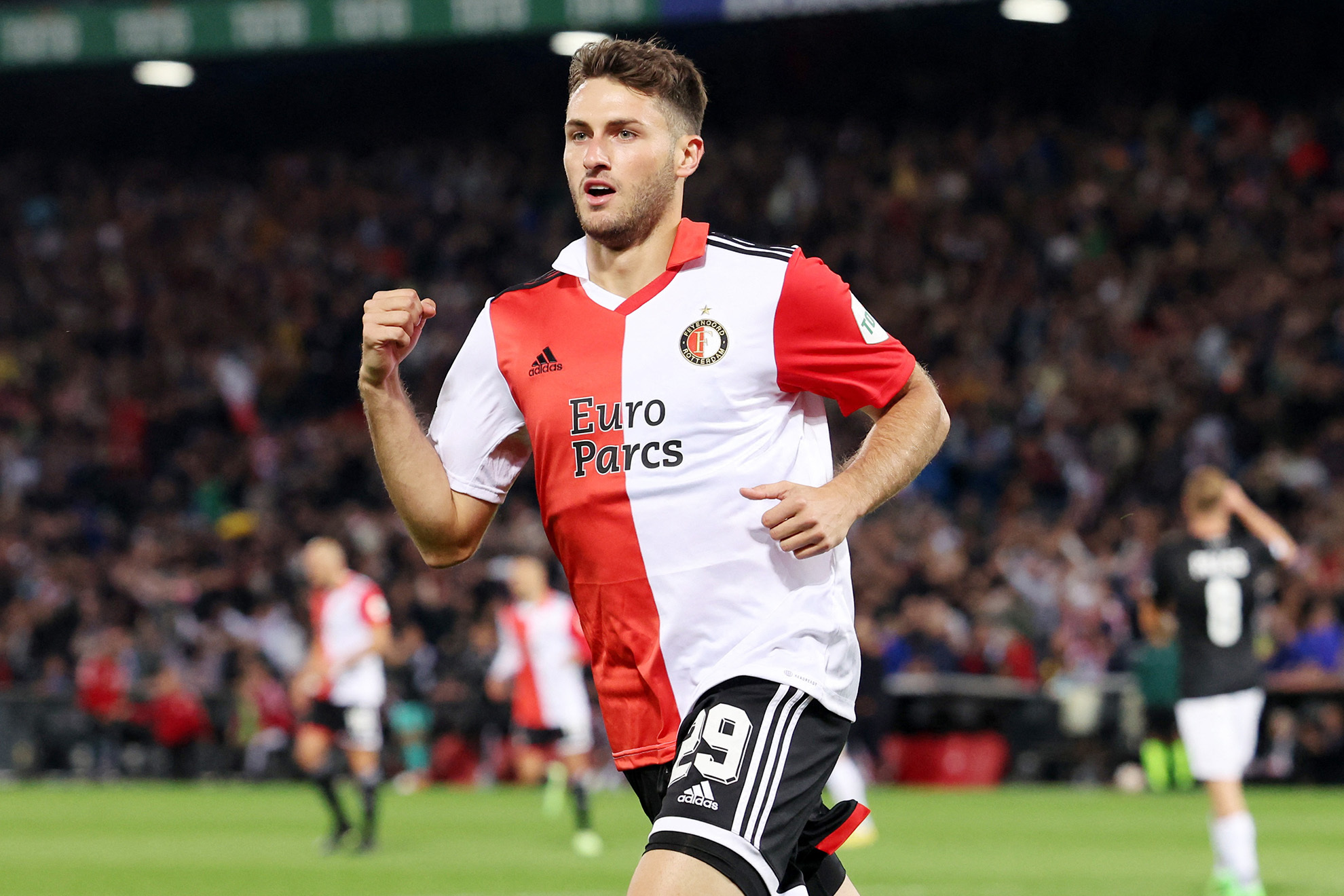 Santiago Giménez jugó 79 minutos en la victoria del Feyenoord. | Reuters