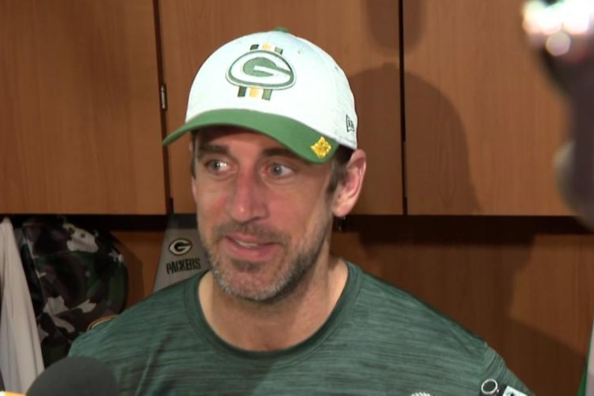 Aaron Rodgers gives "thumbs-up" to Jets game
