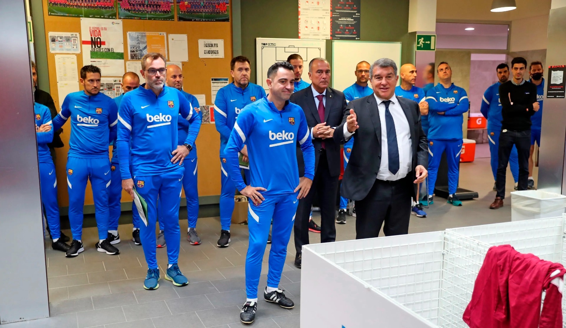 Joan Laporta, en la presentación de Xavi a la plantilla a su llegada como entrenador al Barcelona.
