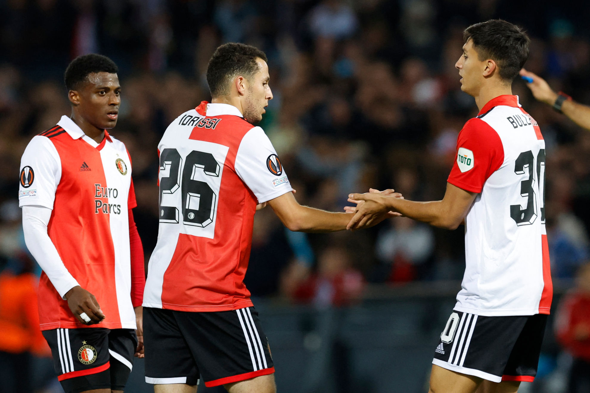 Feyenoord de Santiago Giménez no pasa del empate ante el Midtjyalland