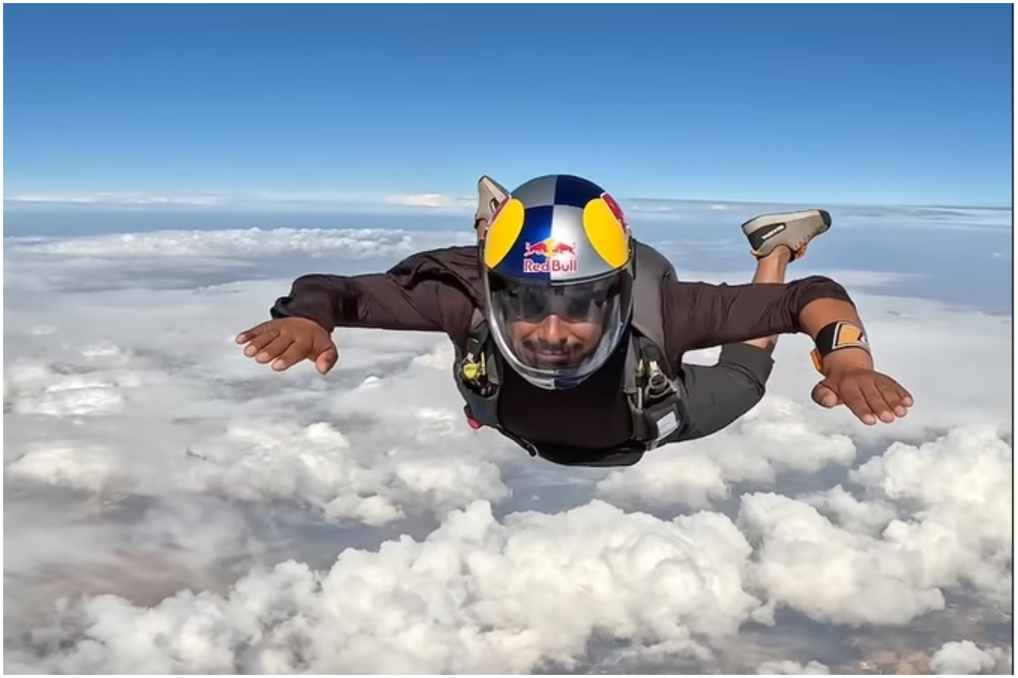 Nirmal Purja, en una salto en paracaídas / @nimsdai