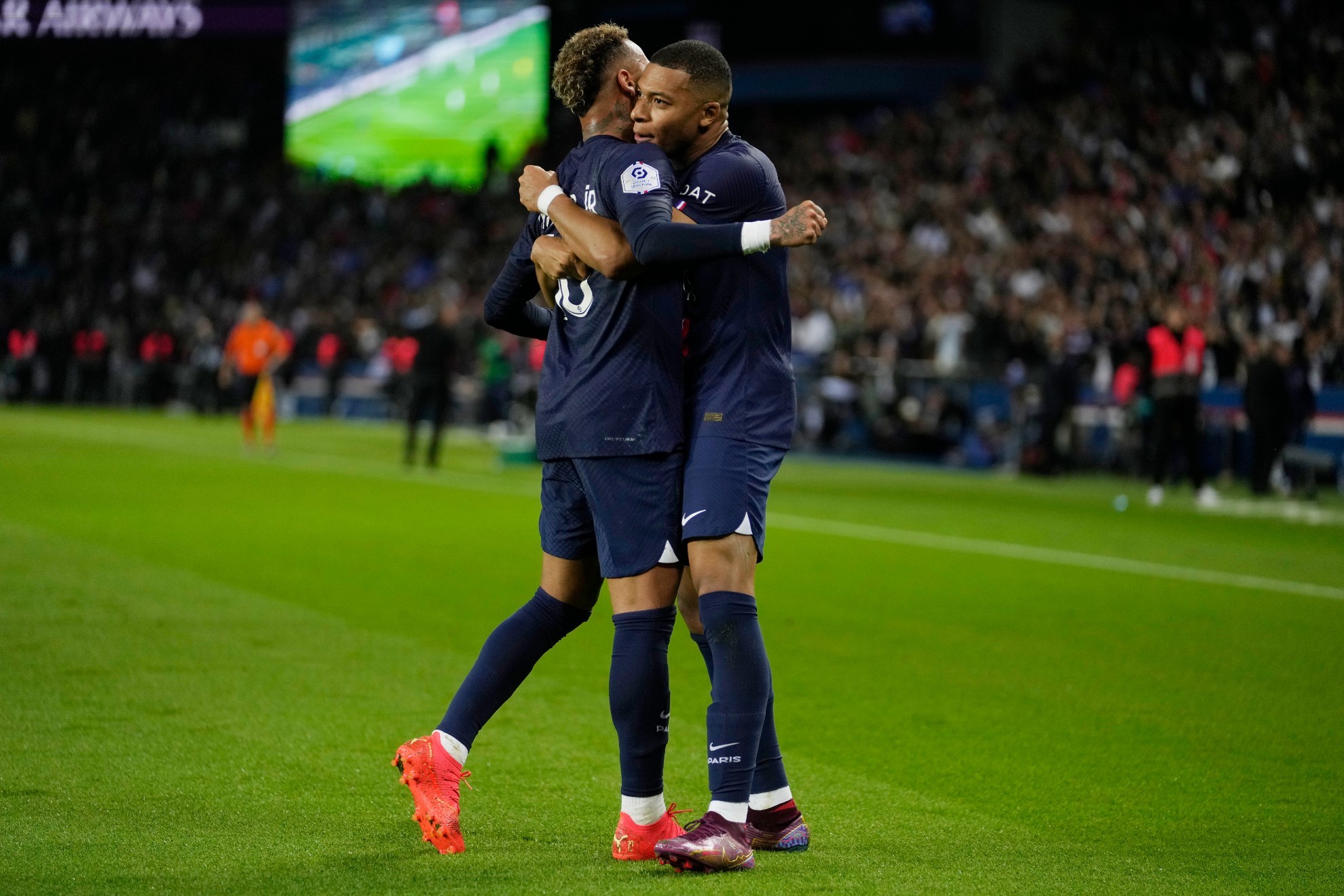 Mbappé y Neymar celebrando el tanto del PSG/ Thibault Camus