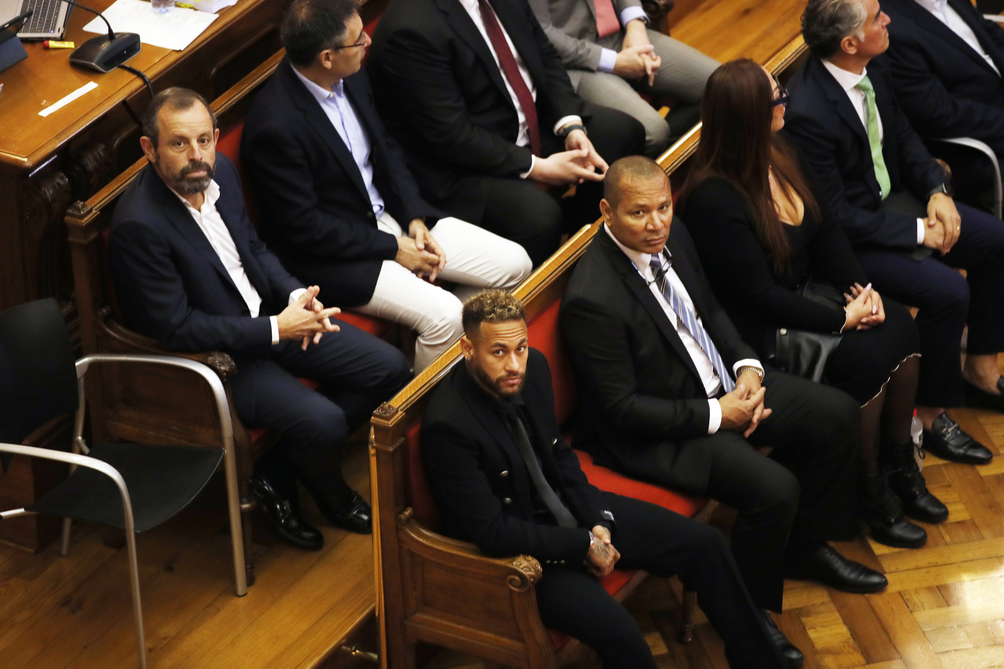 Rosell, Neymar y Bartomeu, en el banquillo. / FRANCESC ADELANTADO