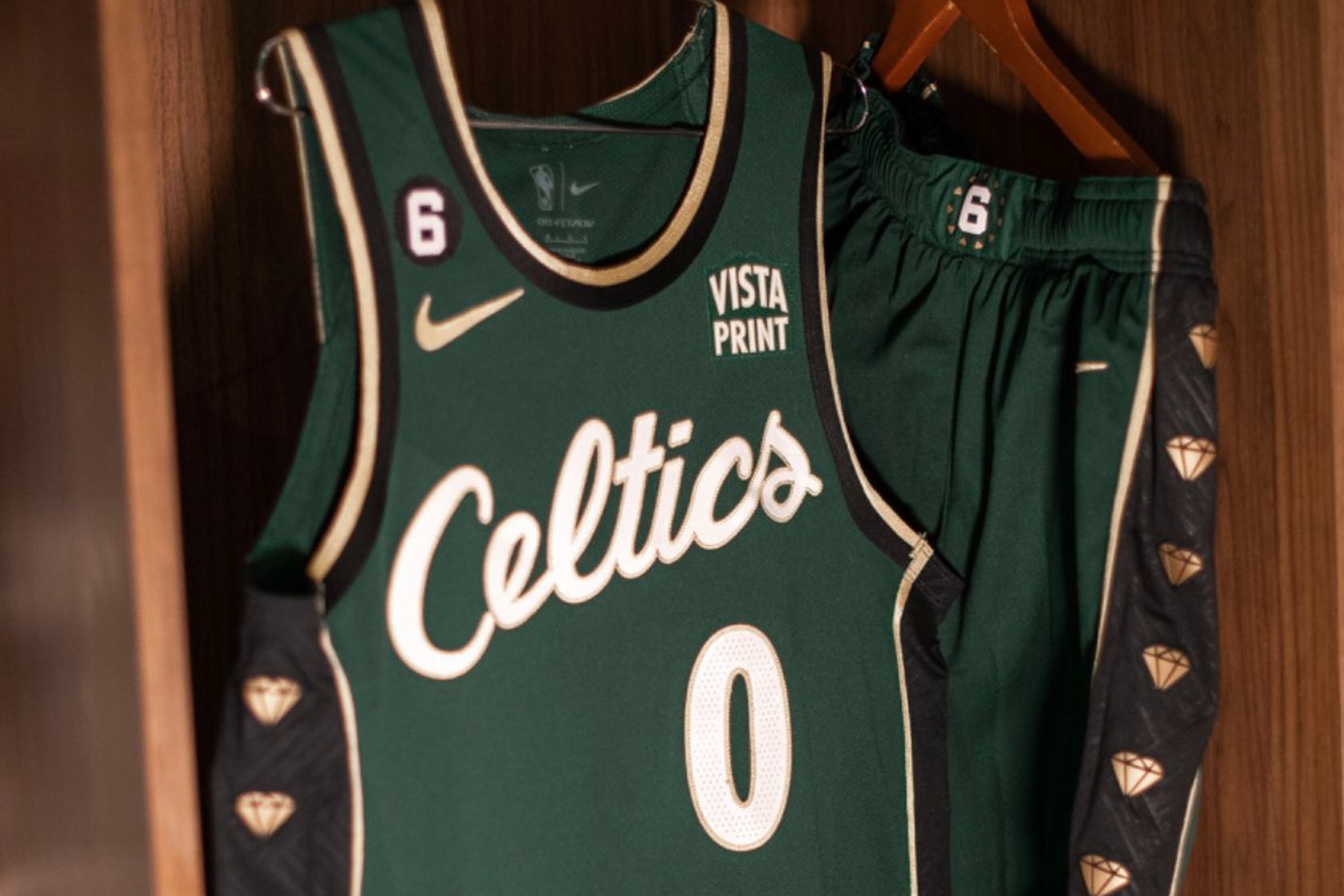 Bostin Celtics jersey/Twitter @taylorcsnow