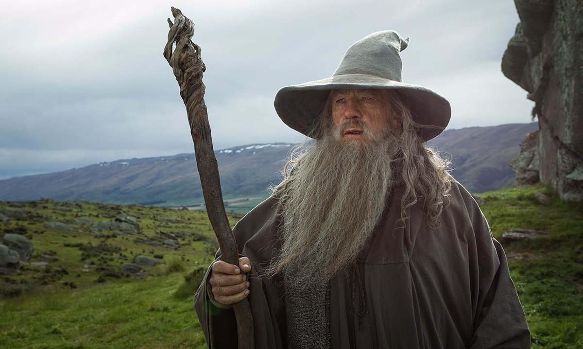 El Extraño' no es Gandalf? Los creadores de 'Los anillos de poder' siembran  algunas dudas | Marca