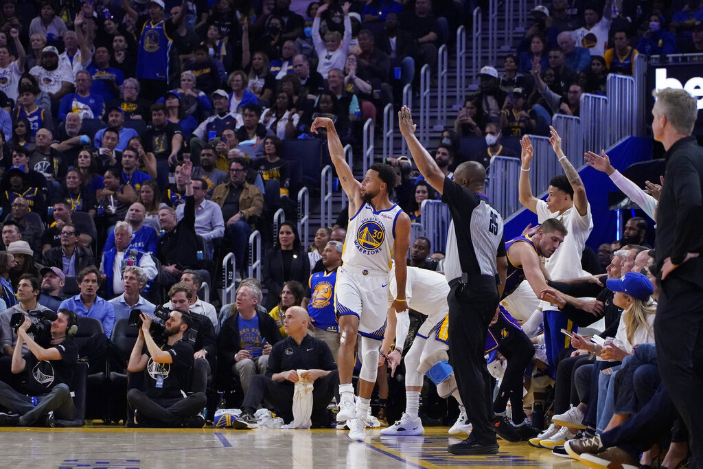 Lakers 109 - 123 Warriors: Steph Curry second half effort sends LeBron home with an 'L'