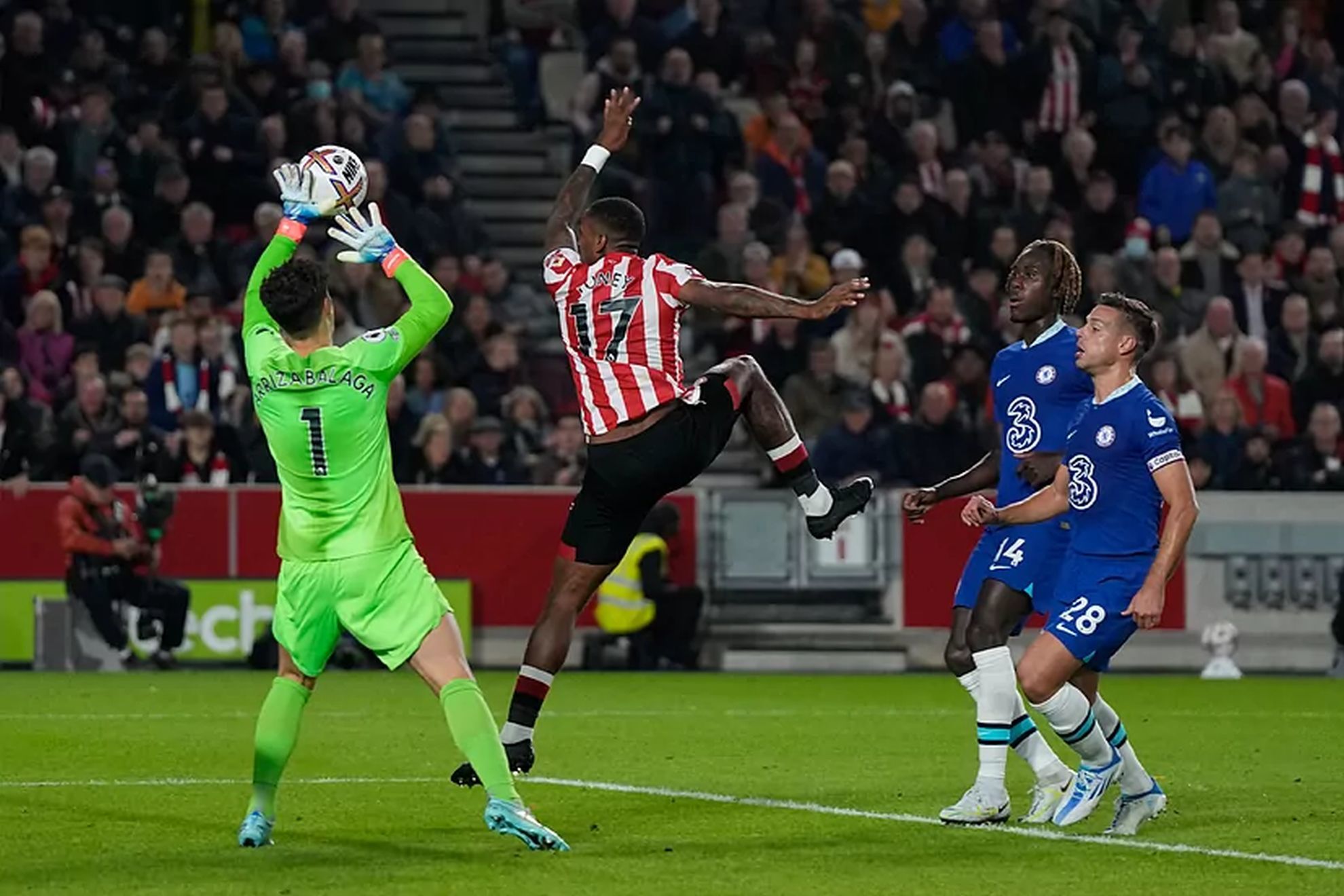 Kepa Arrizabalaga helps Chelsea escape Brentford with a point