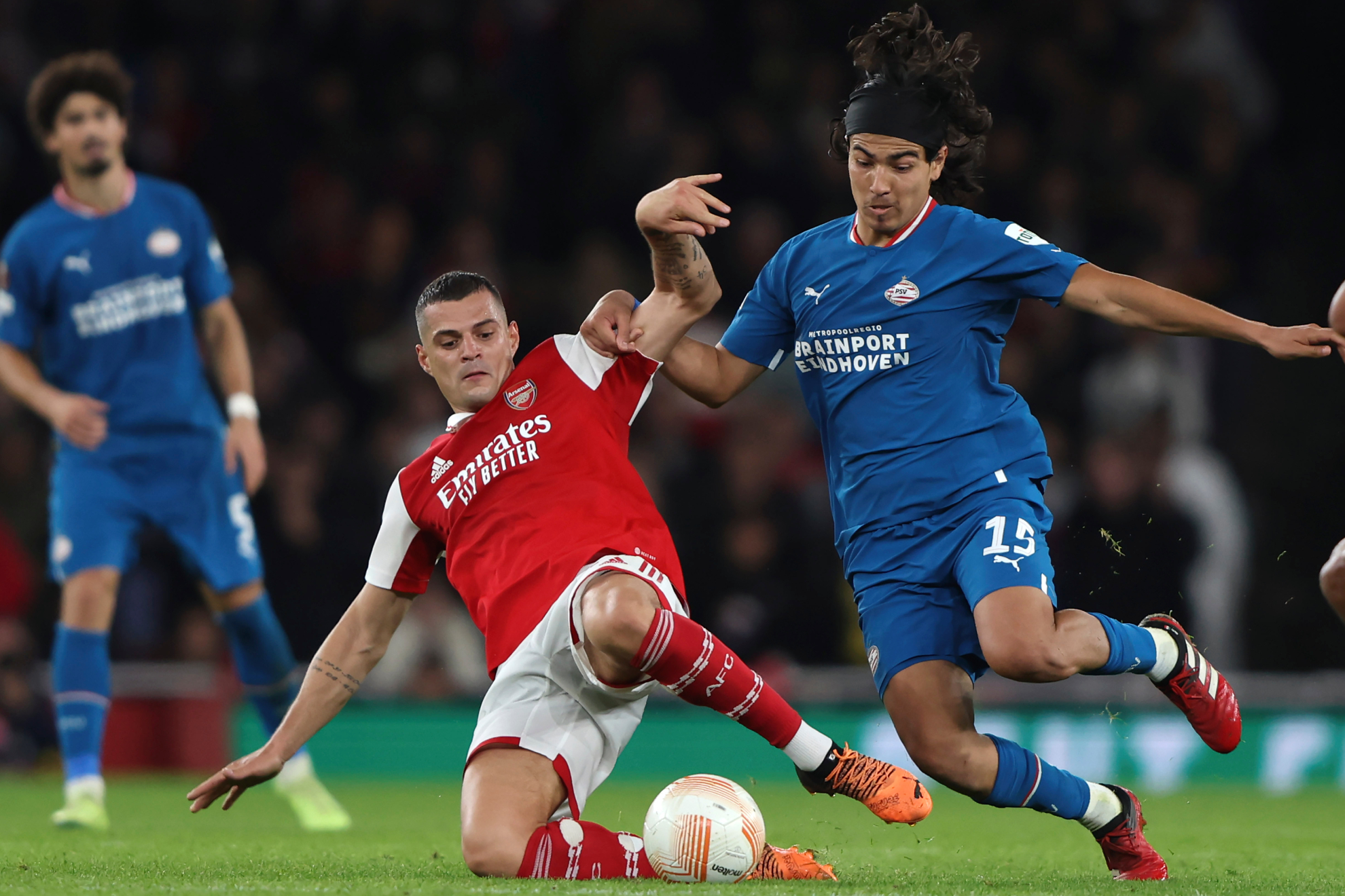 Erick Gutiérrez jugó los 90 minutos en el Emirates Stadium | Reuters