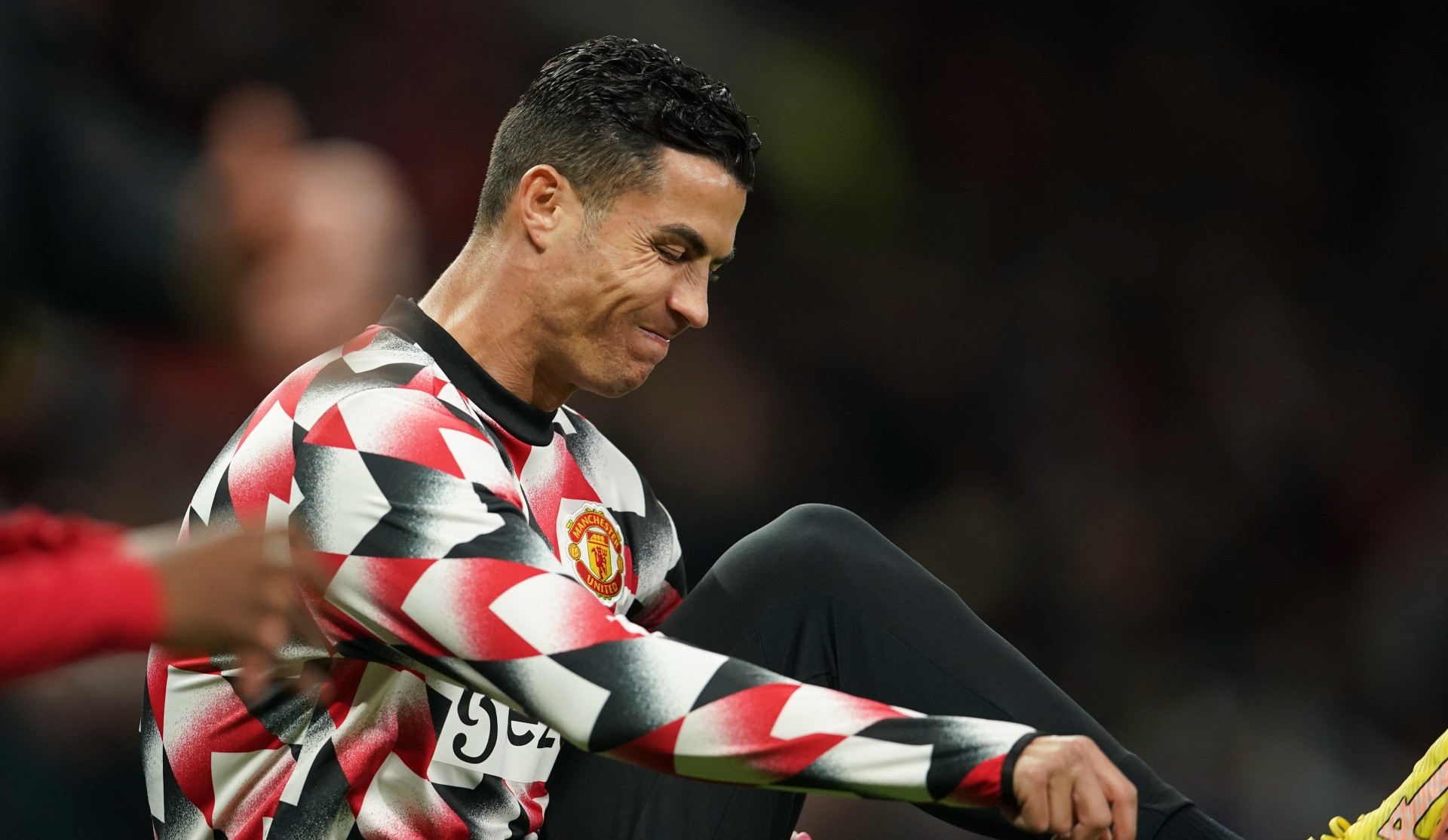 Cristiano Ronaldo, realizando ejercicios de calentamiento con el Manchester United