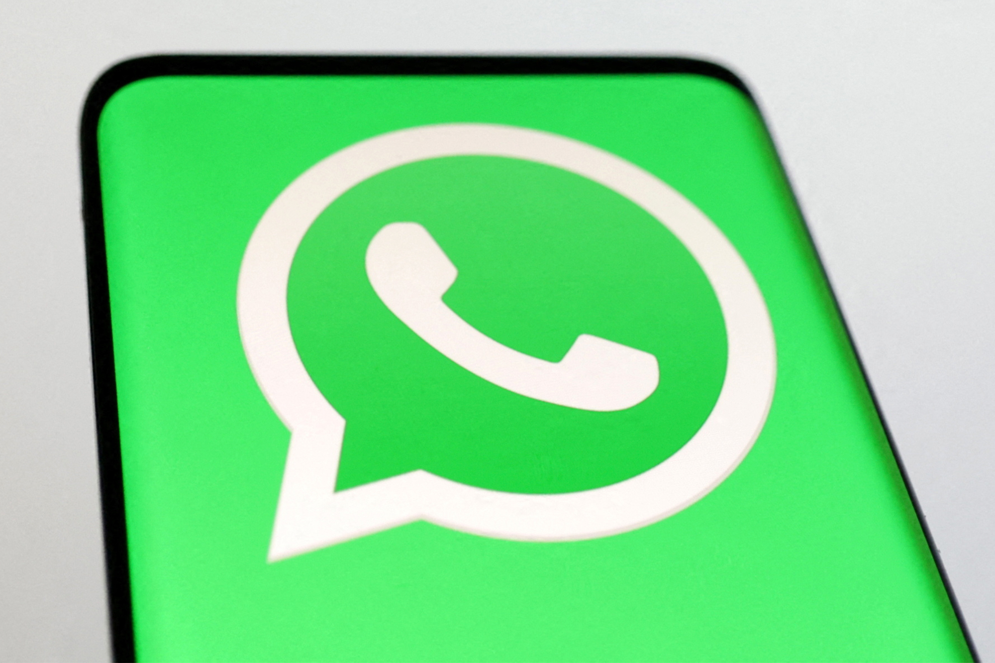 Esta es la manera para leer sus mensajes de Whatsapp sin abrir la app | Reuters