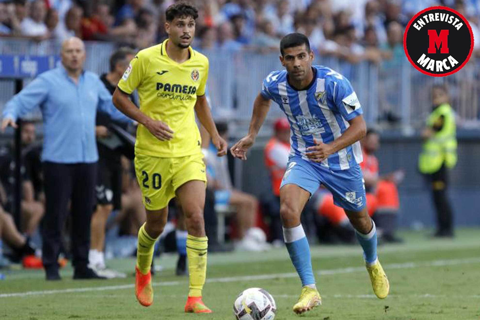 Juanfran, con Pepe Mel al fondo, durante el partido ante el Villarreal B de la Rosaleda