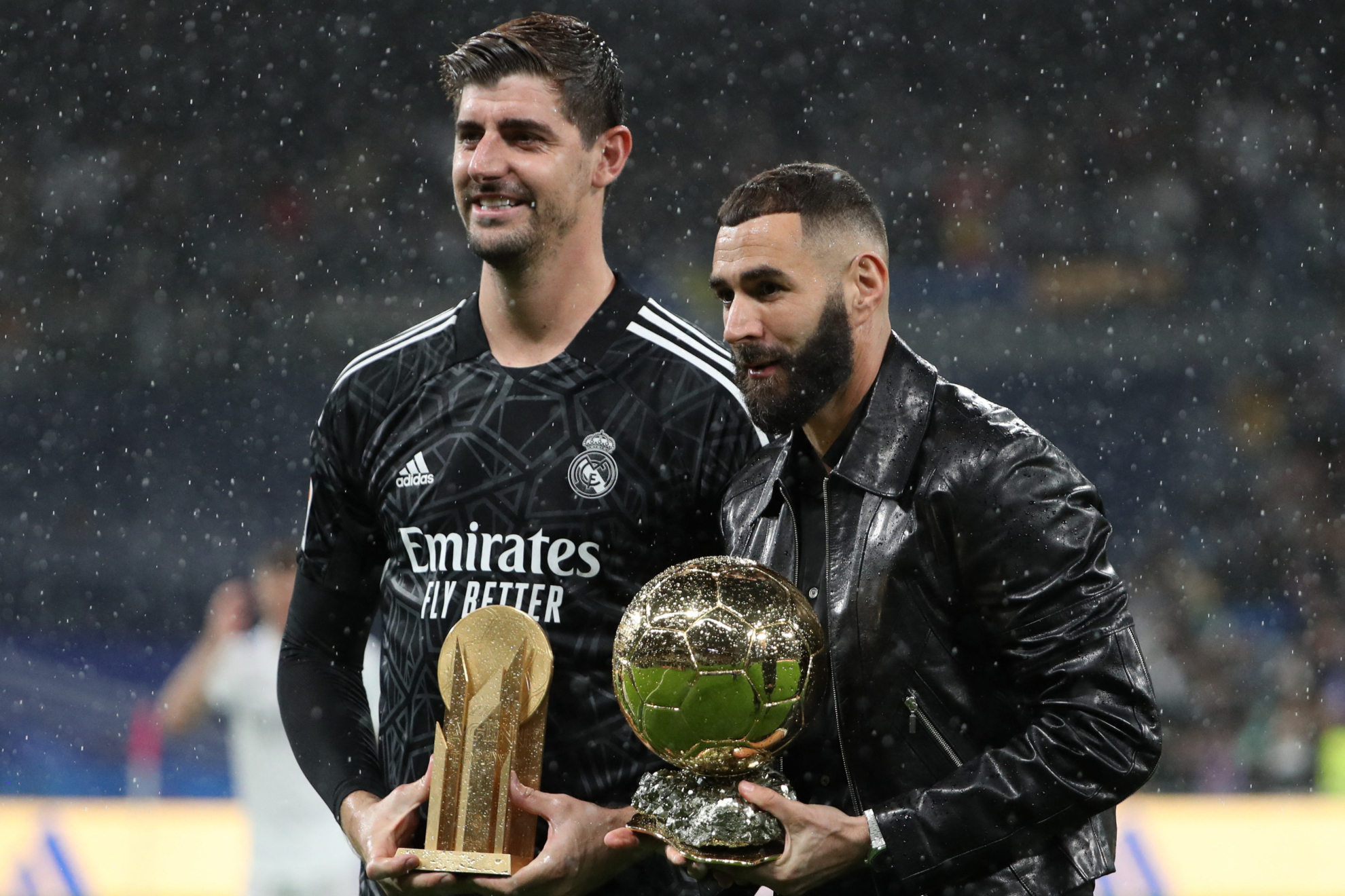 Courtois y Benzema, homenajeados en el Bernabéu | Reuters