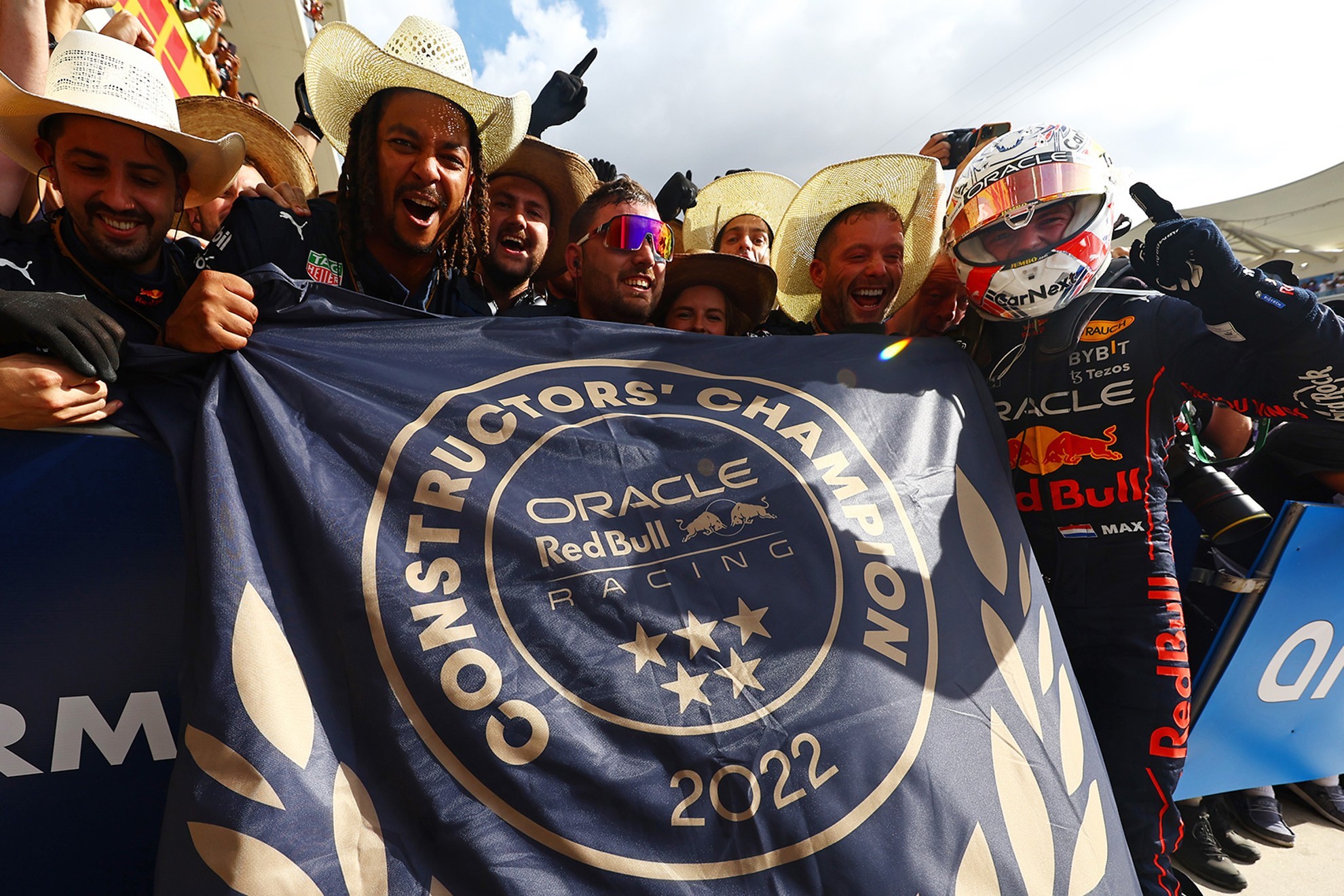 Red Bull celebrando el título