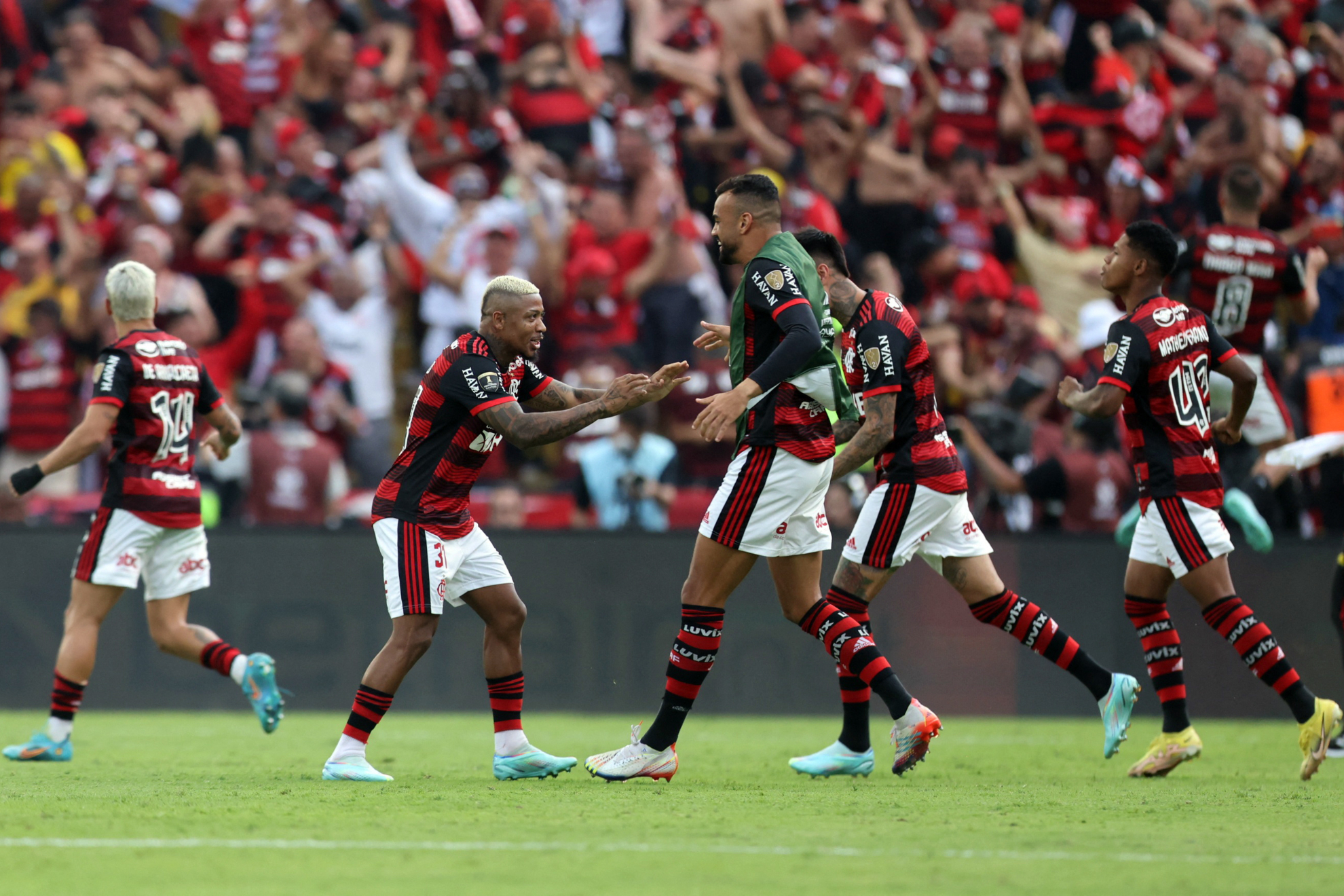 ¡Flamengo vuelve a alzar la copa! El Mengao celebra ante su gente en la ciudad de Guayaquil
