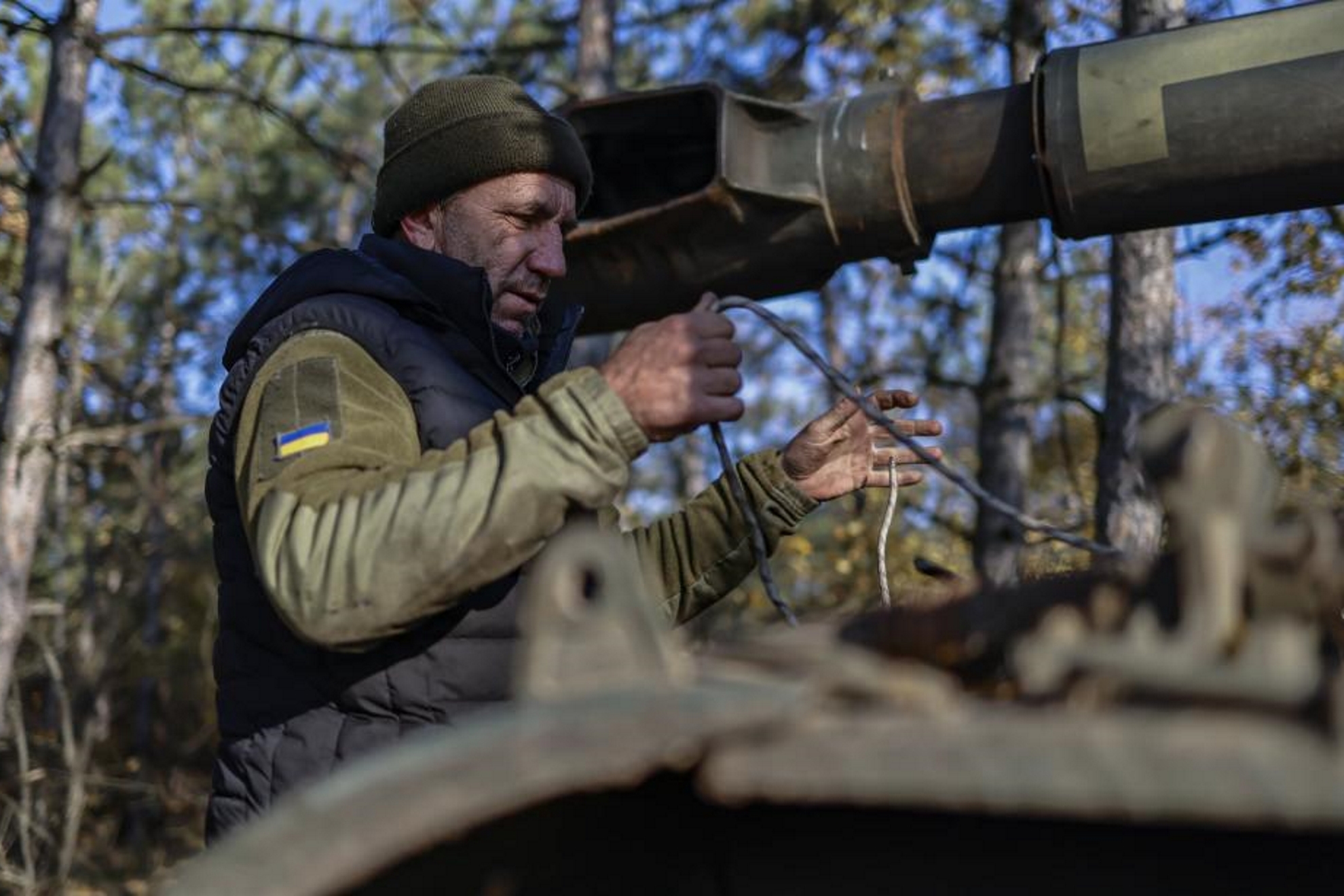 Un soldado ucraniano, en el campo de batalla.