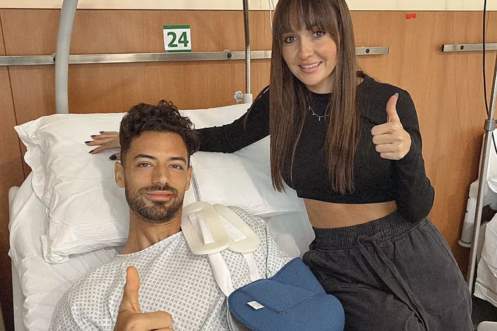 Pablo Marì, junto a su esposa en el hospital | INSTAGRAM