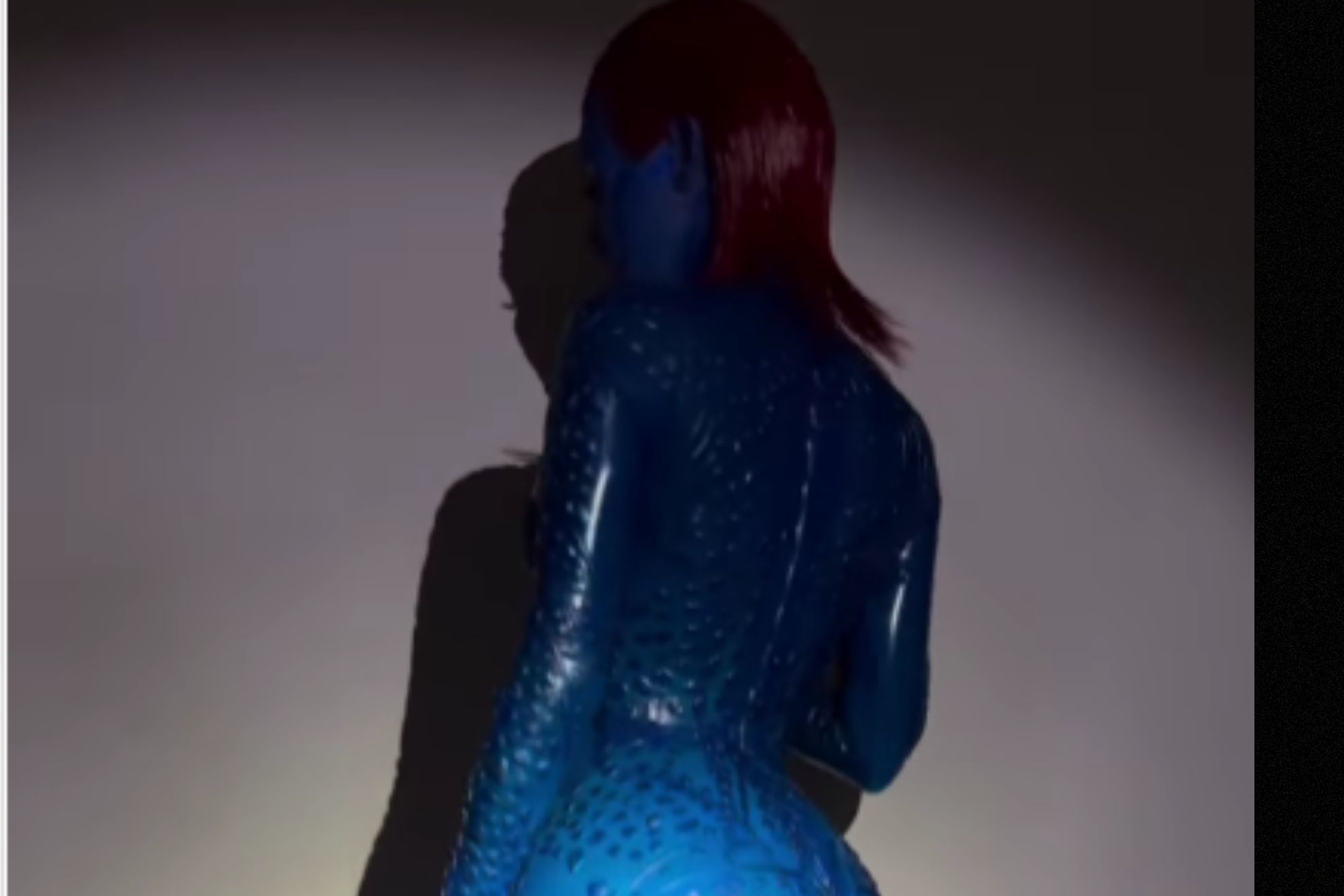 Kim Kardashian incendia Instagram con un espectacular disfraz de látex