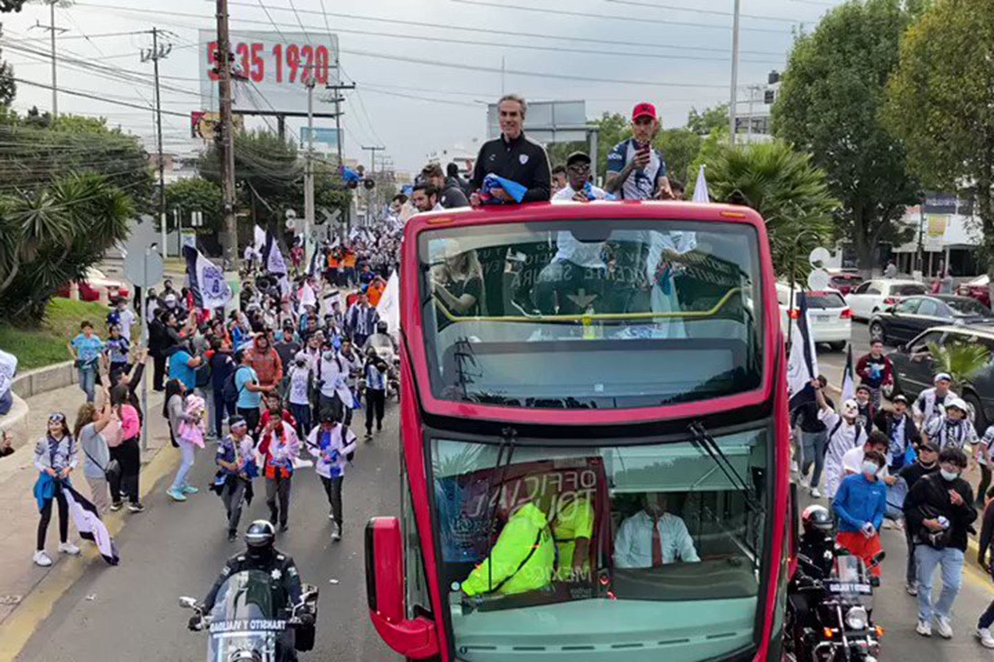 Tuzos realiza el desfile en Pachuca