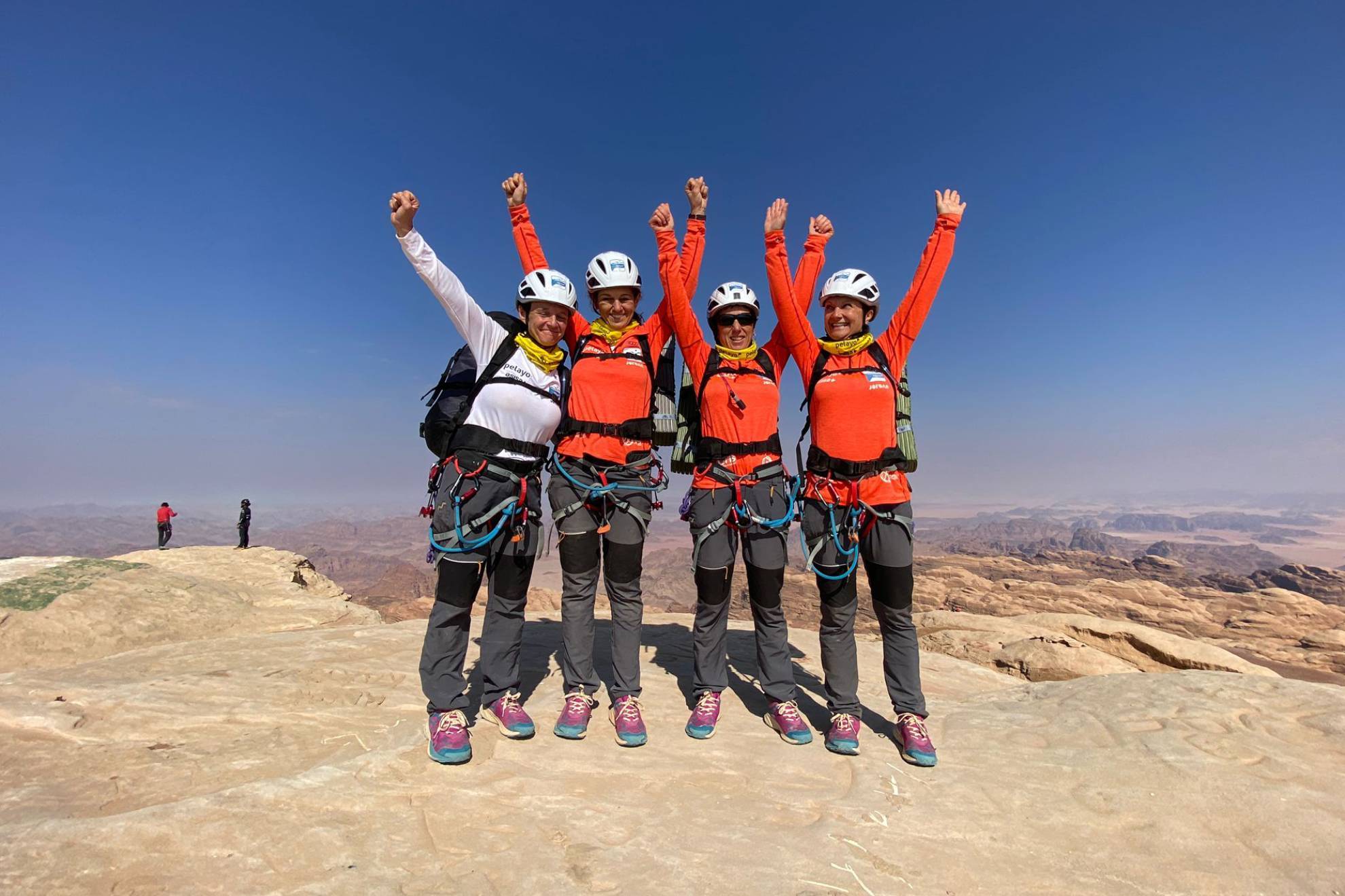 Nancy, Ester, Miriam y Olga, en la cumbre del Jebel Rum