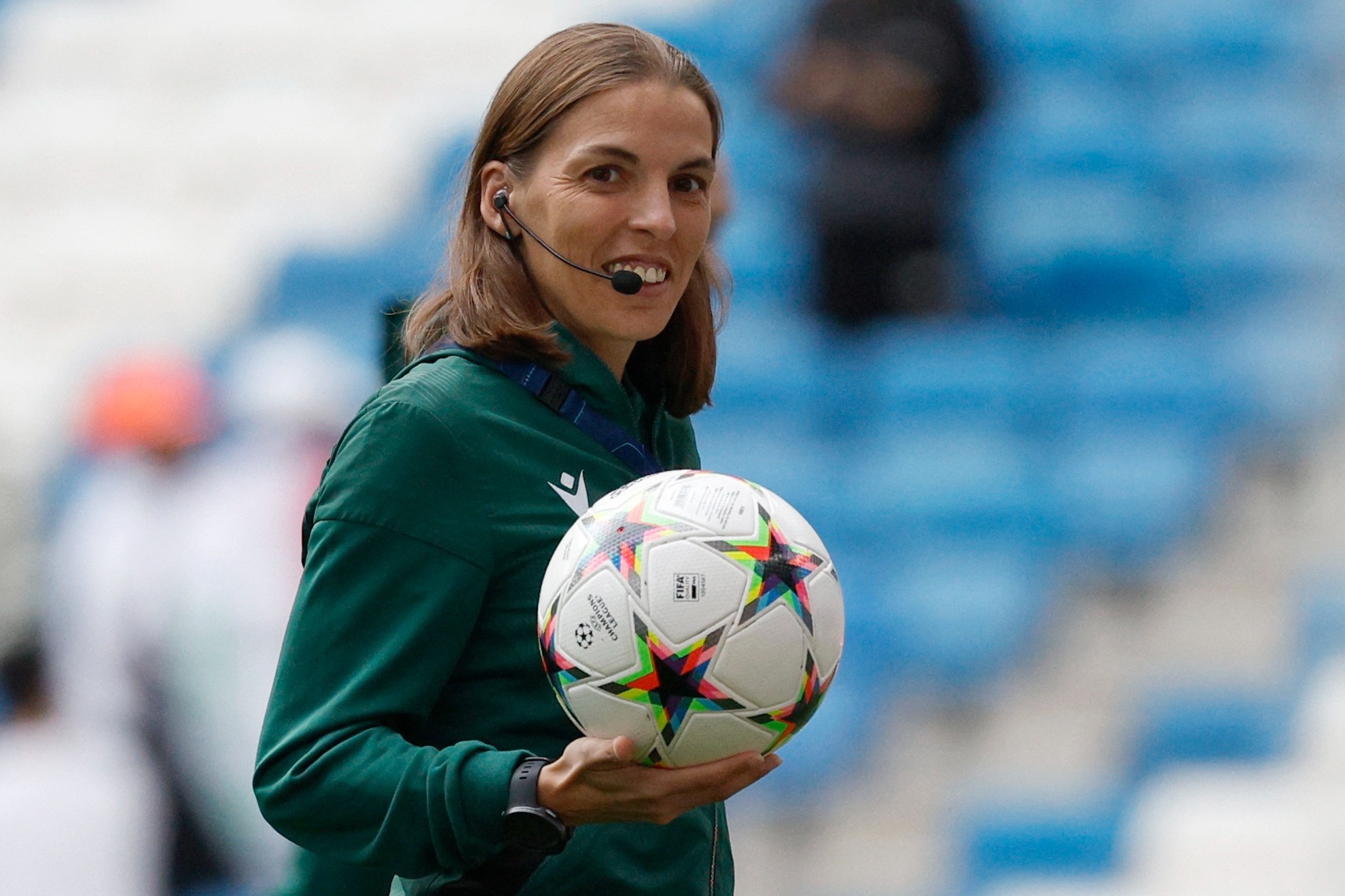 ¿Quién es Stephanie Frappart, la mujer árbitro en el Real Madrid vs Celtic? | Reuters