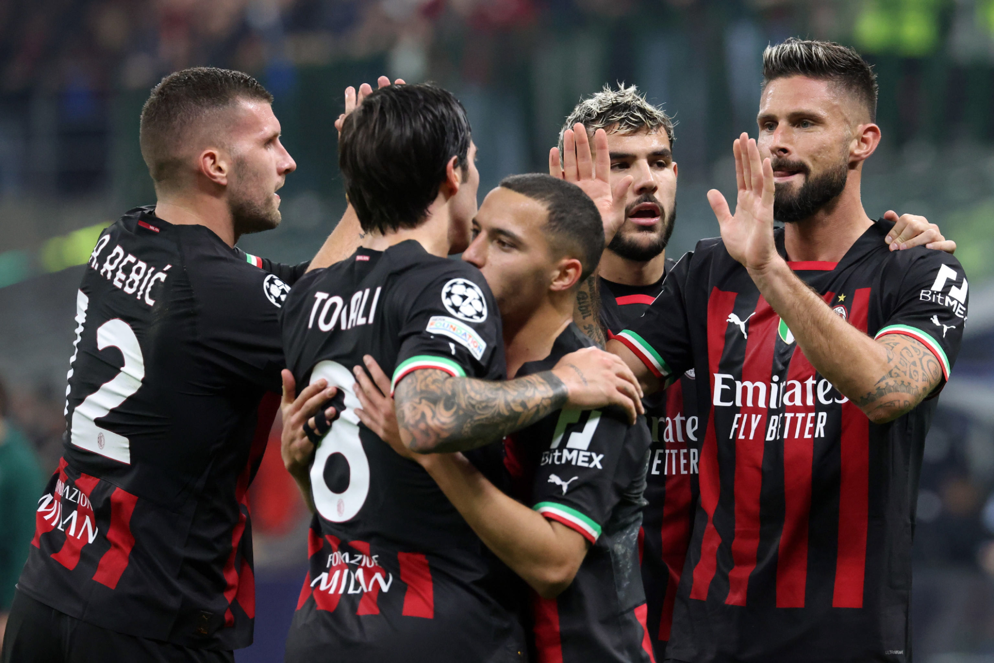 Los jugadores del Milan celebran el primer gol de Giroud / EFE