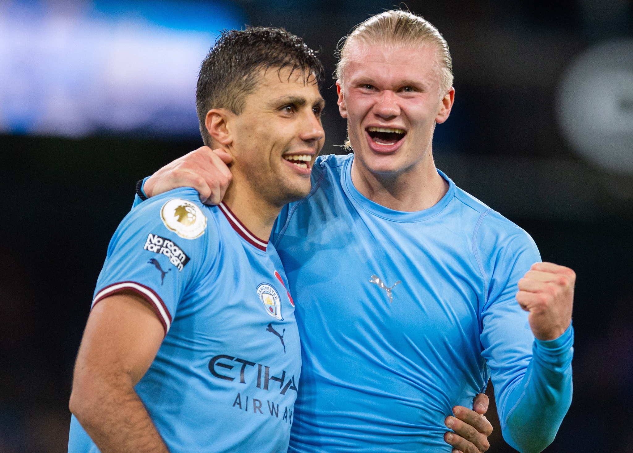 Manchester City's Erling Haaland (R) celebrates with Rodri