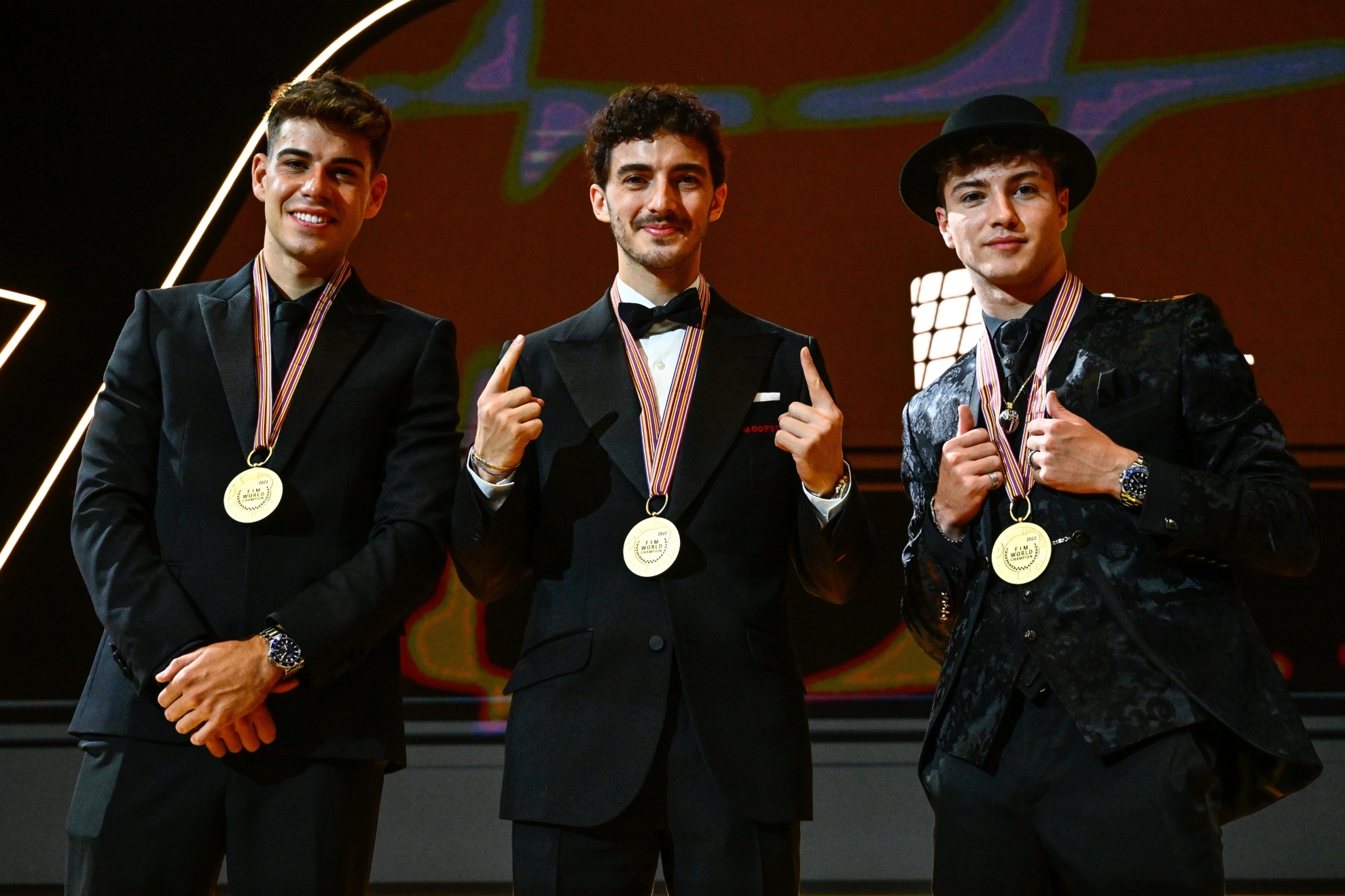 Augusto, Bagnaia y Guevara, con sus medallas.