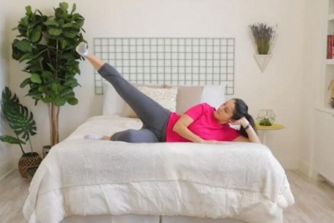 Estos son los 5 mejores ejercicios que puedes realizar sin salir de la cama