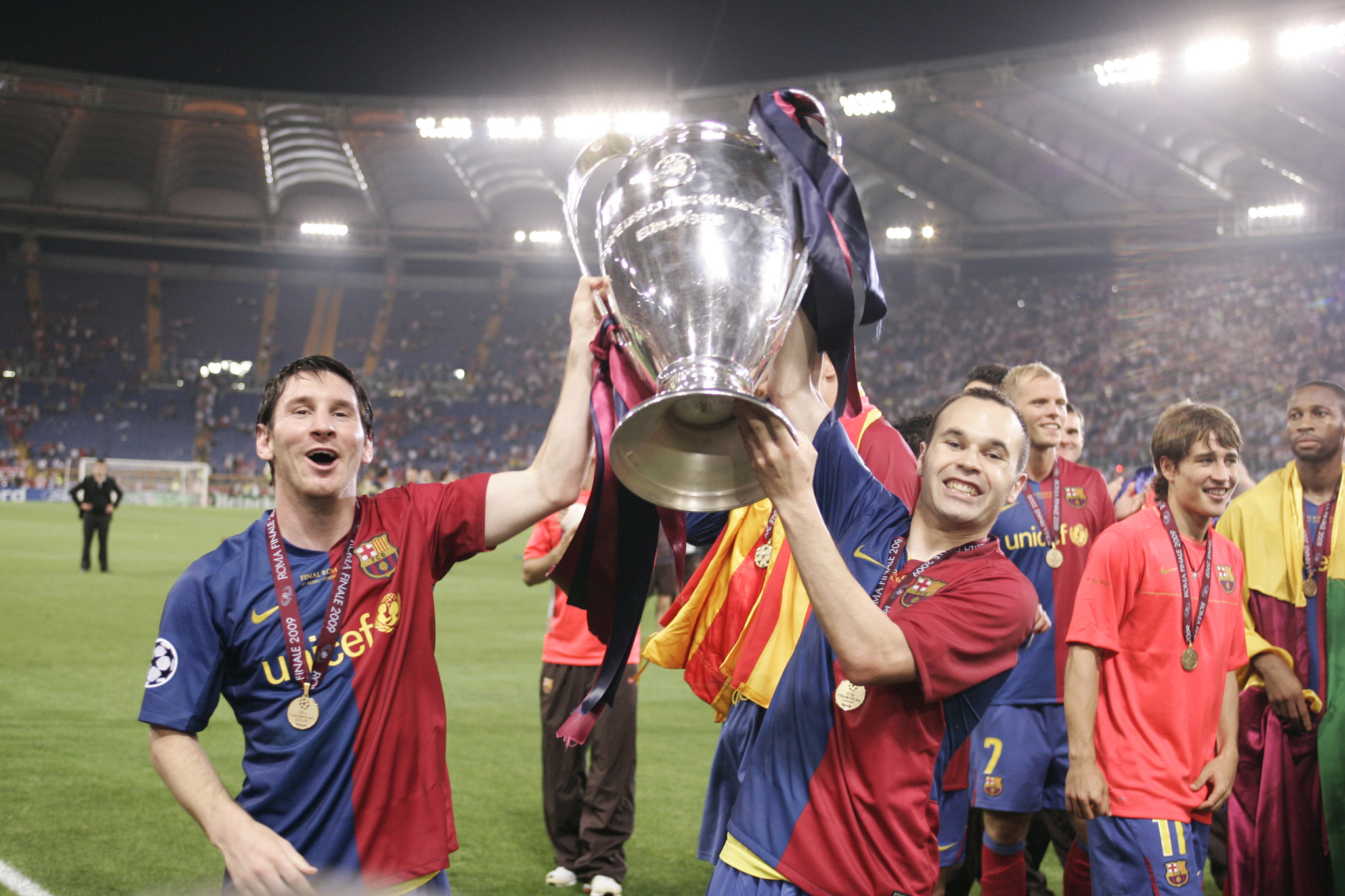 El Barcelona celebra la Champions ganada en Roma ante el United.