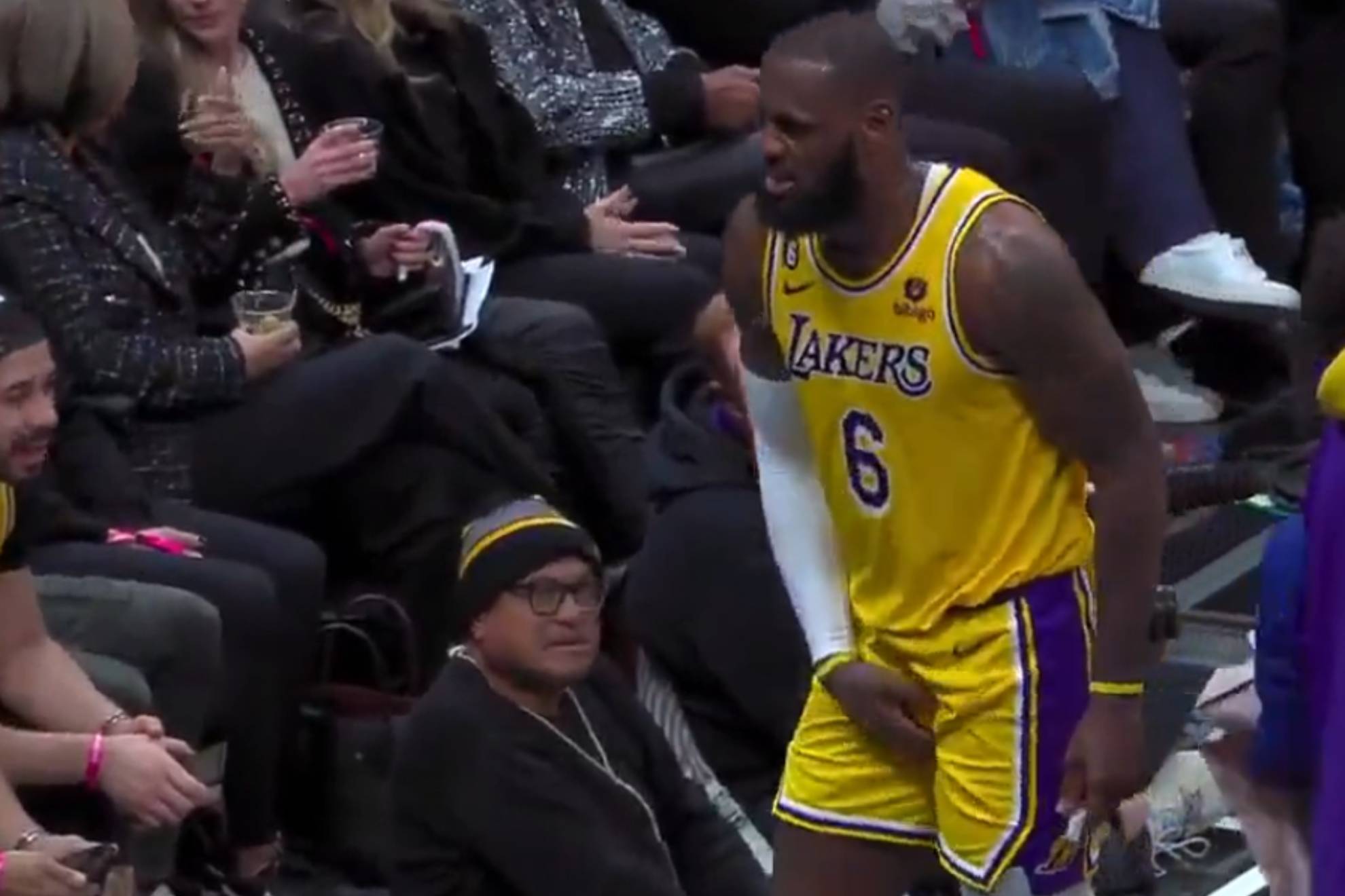 LeBron James se lesiona: sufre un espasmo inguinal en un nuevo fracaso de sus Lakers