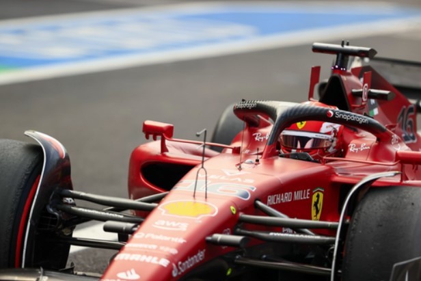 El Ferrari de Charles Leclerc durante la última carrera en México | EFE