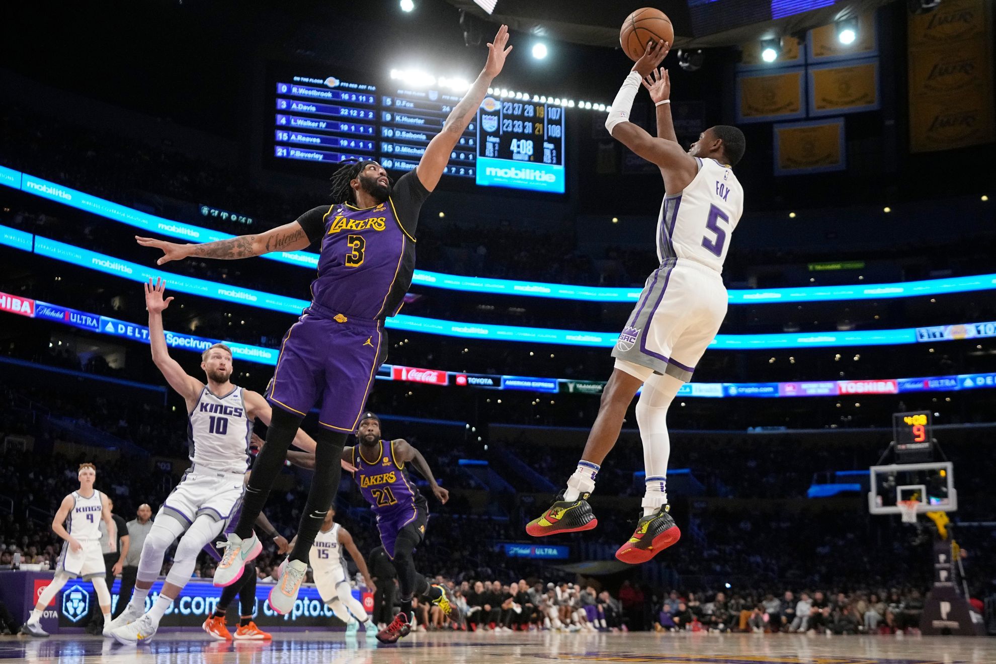 Sacramento Kings at Los Angeles Lakers